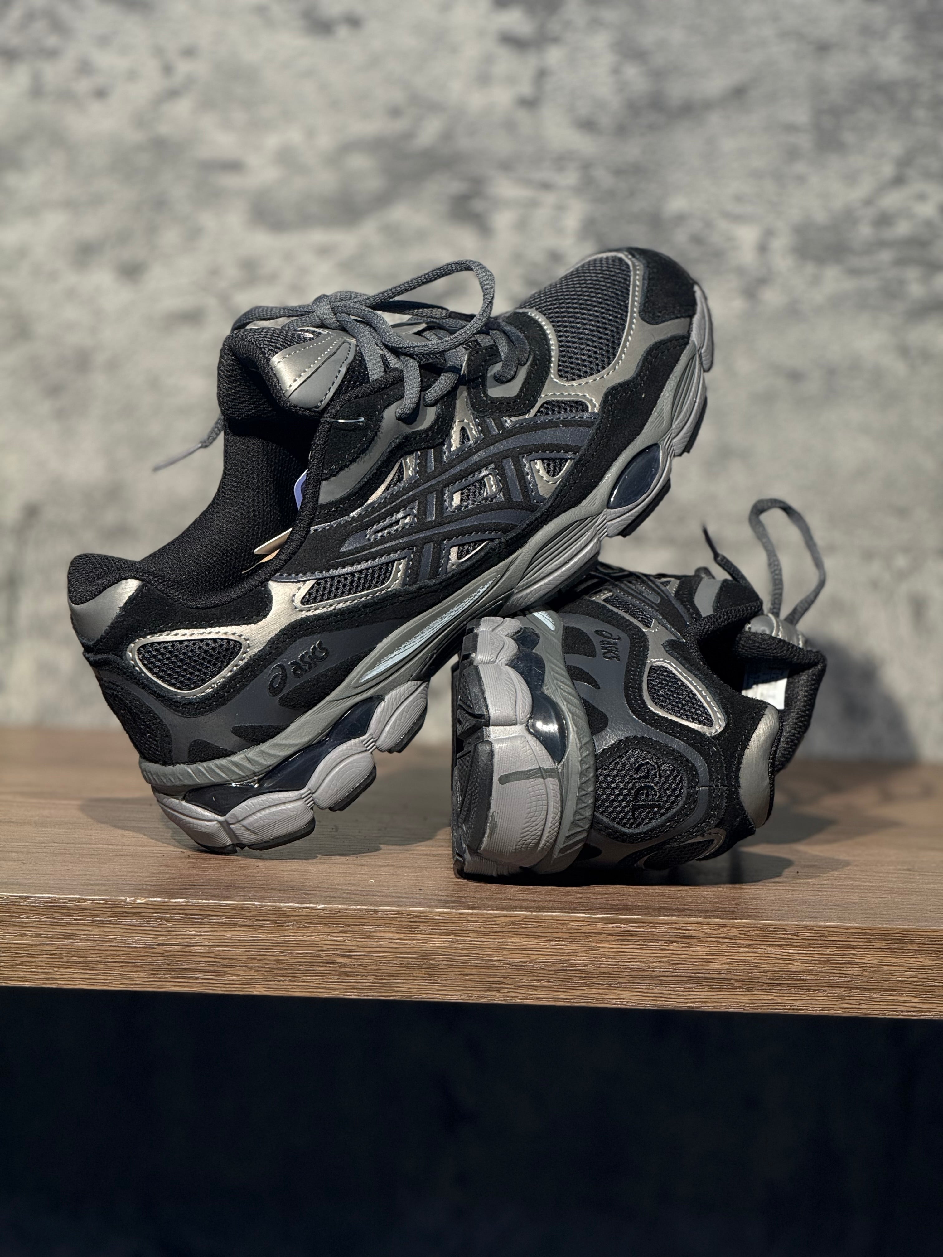 Asics Gel-NYC en gris y negro grafito