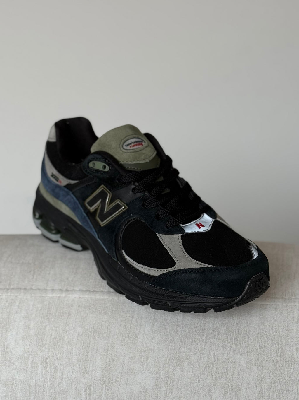 New Balance 2002R