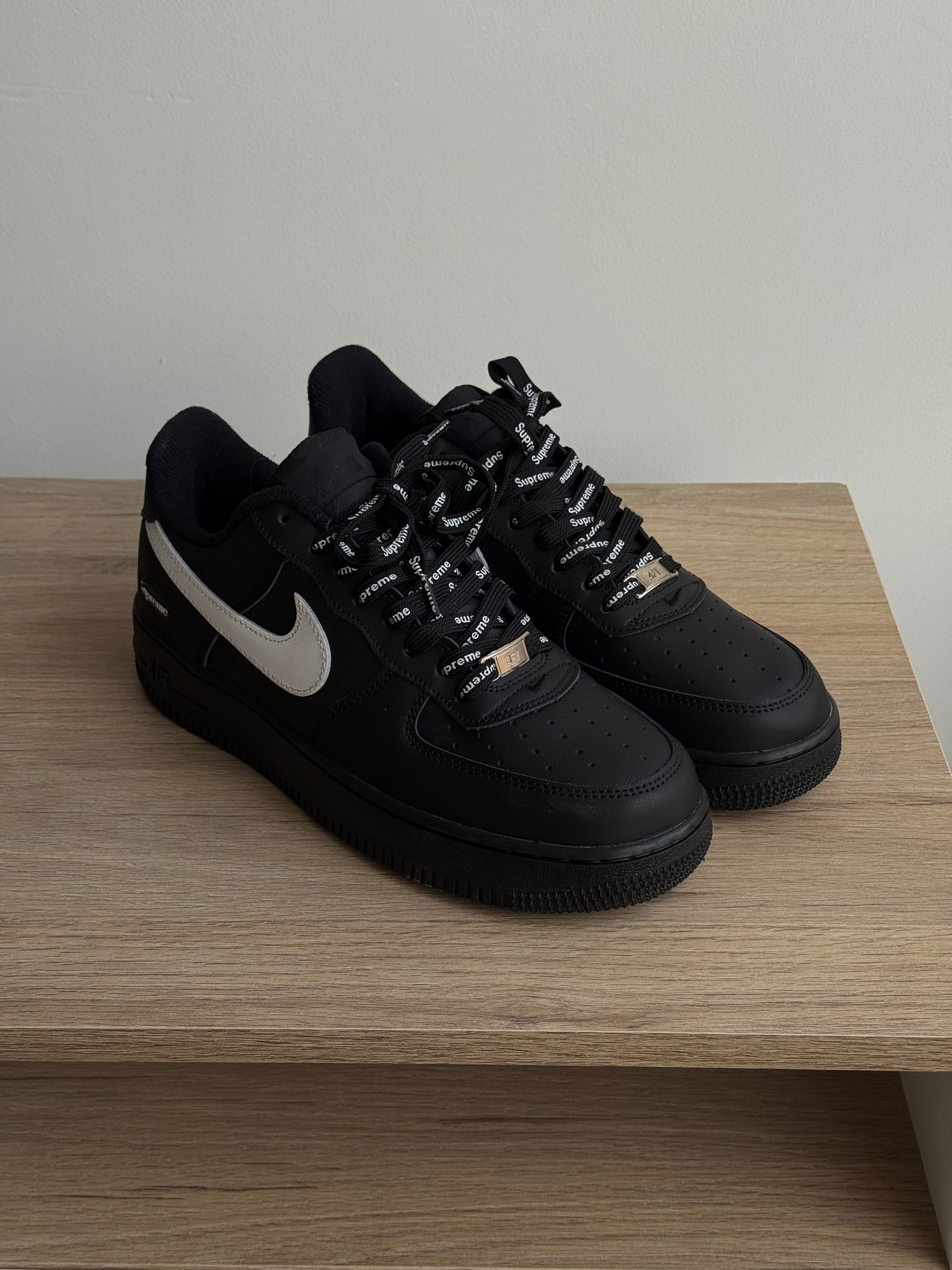 Nike Air Force 1 x Supreme “Black/White”