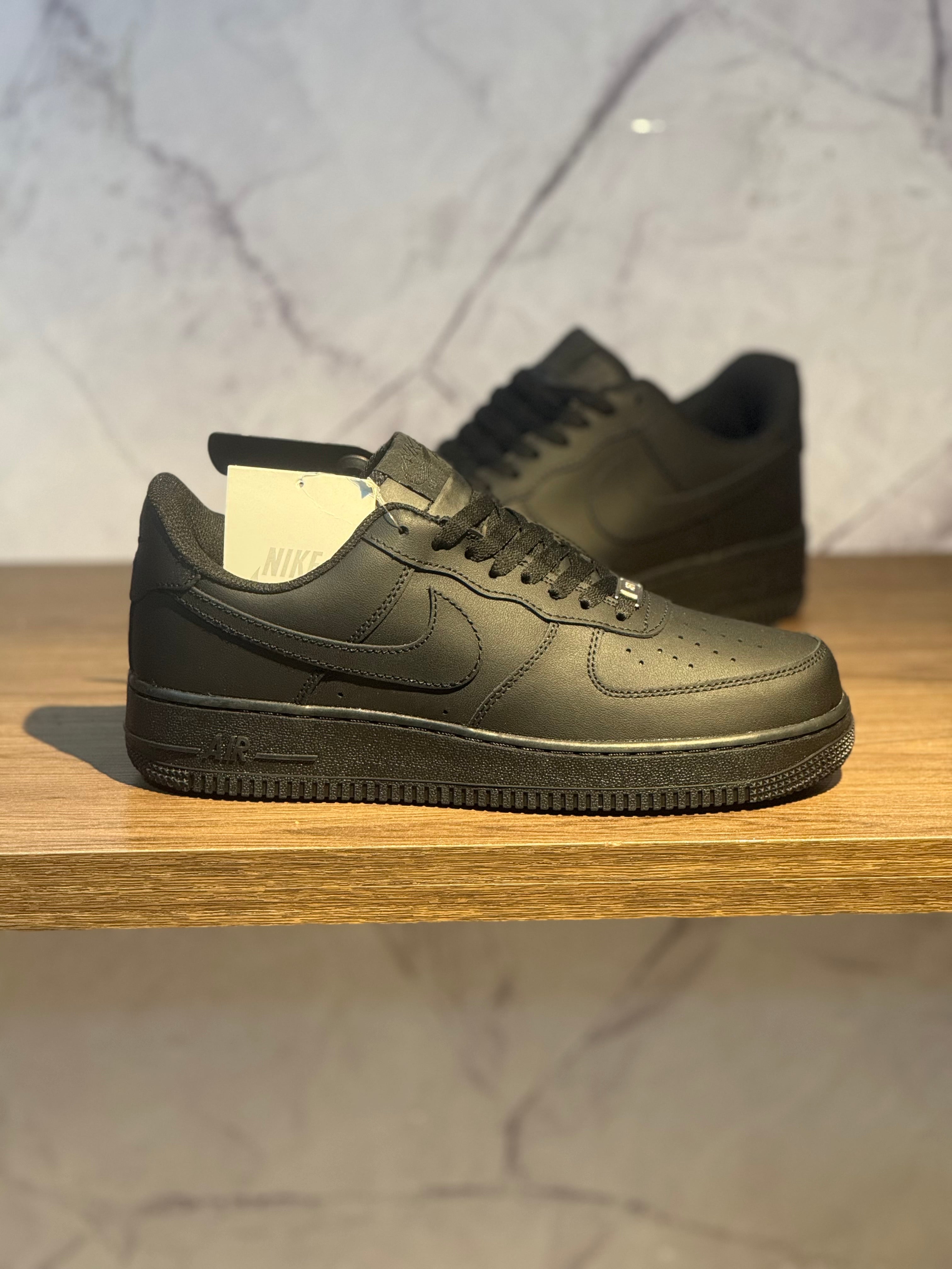 Nike Air Force 1 Black