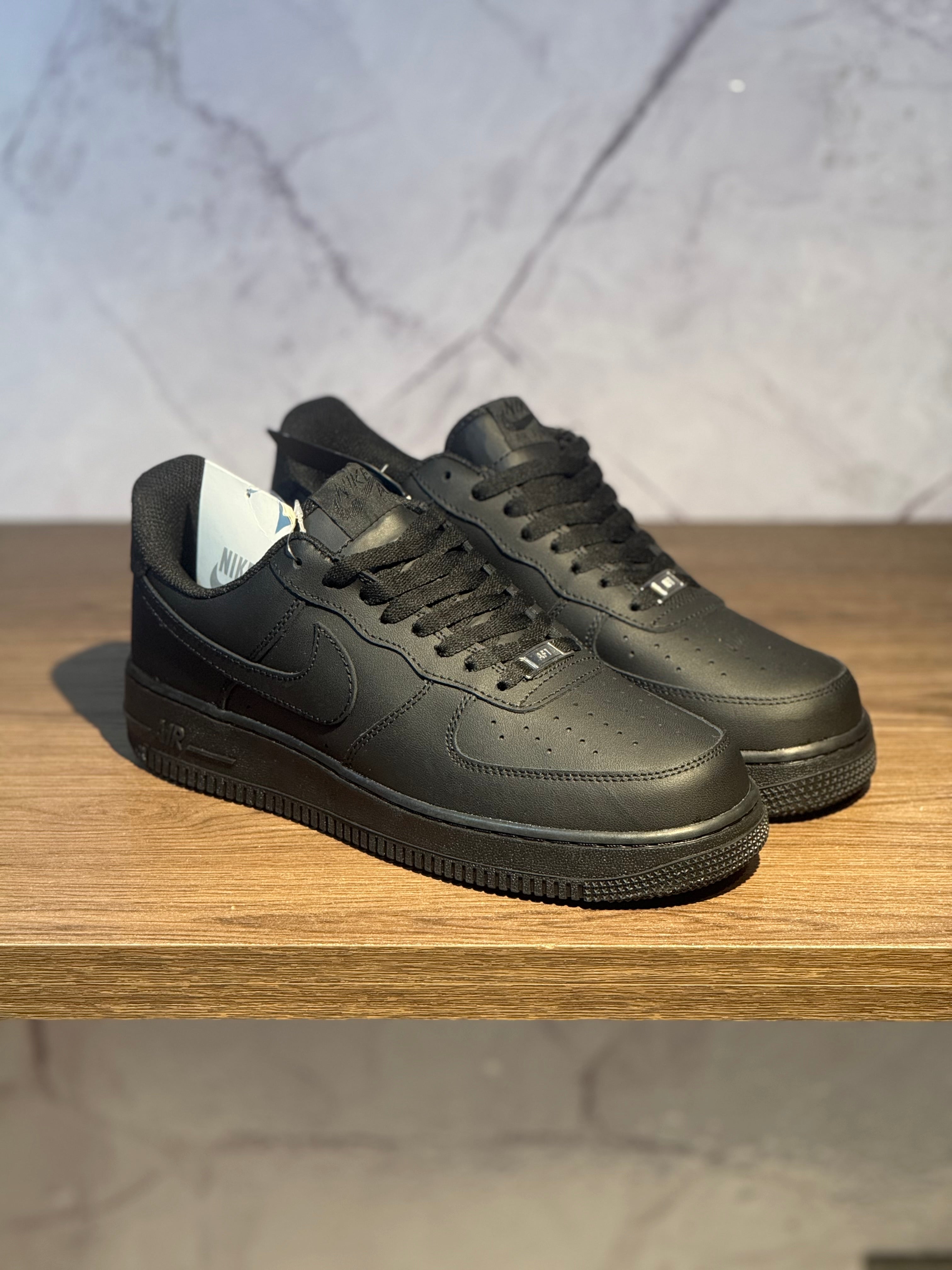Nike Air Force 1 Black