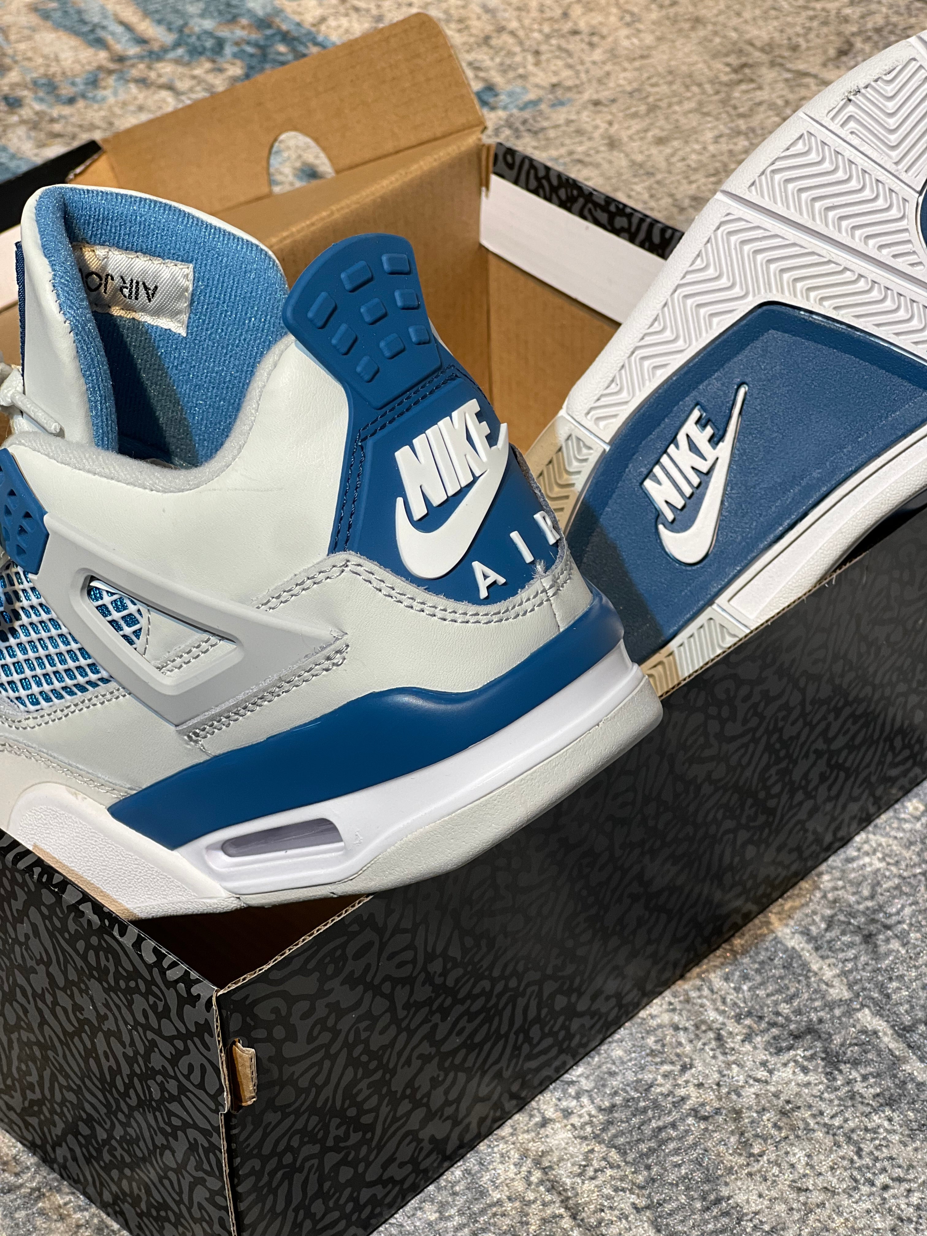 Jordan Retro 4 “Military Blue”