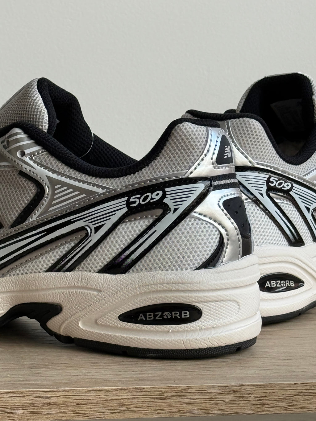 New Balance 509