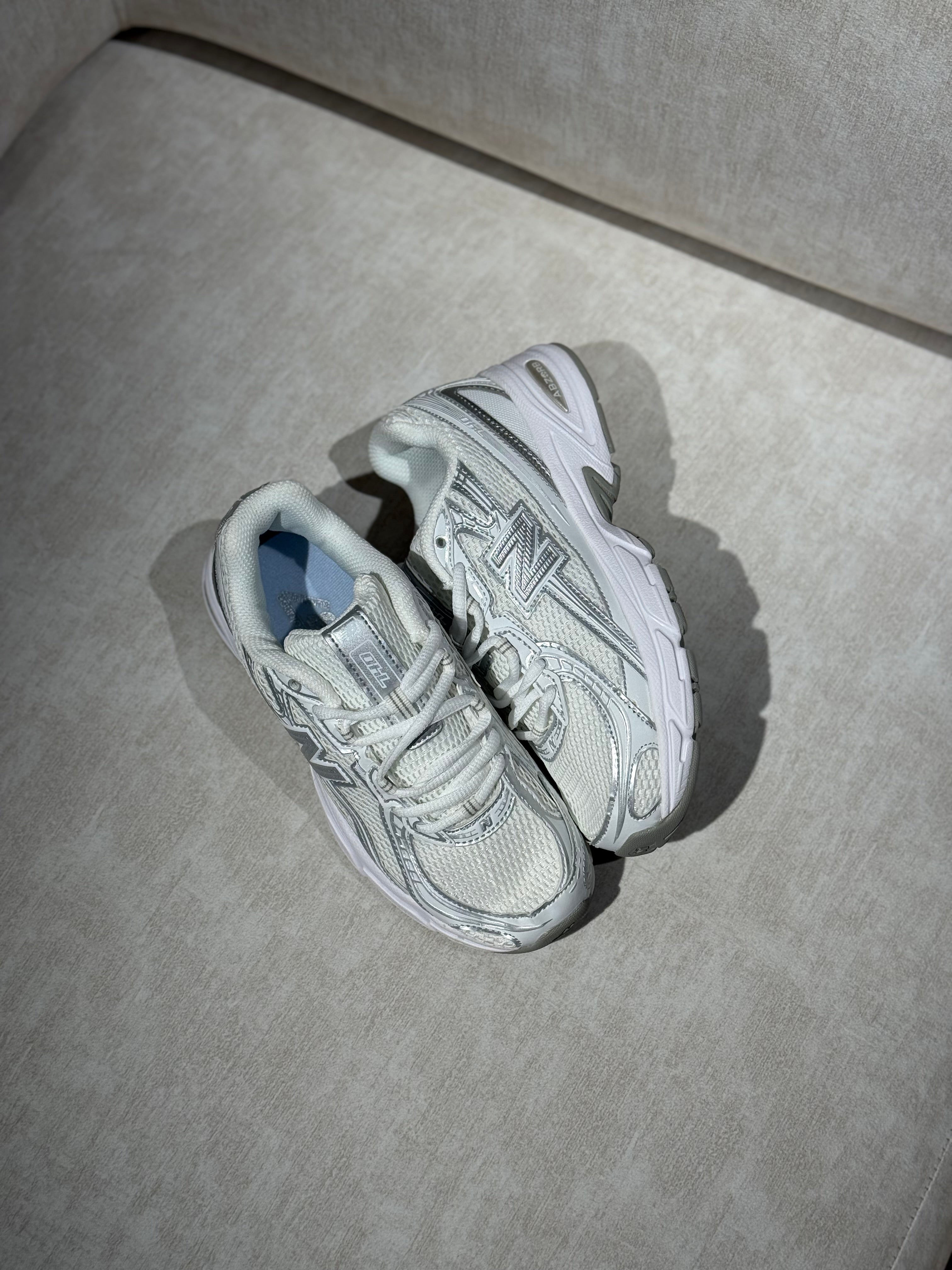New Balance 740 “White”
