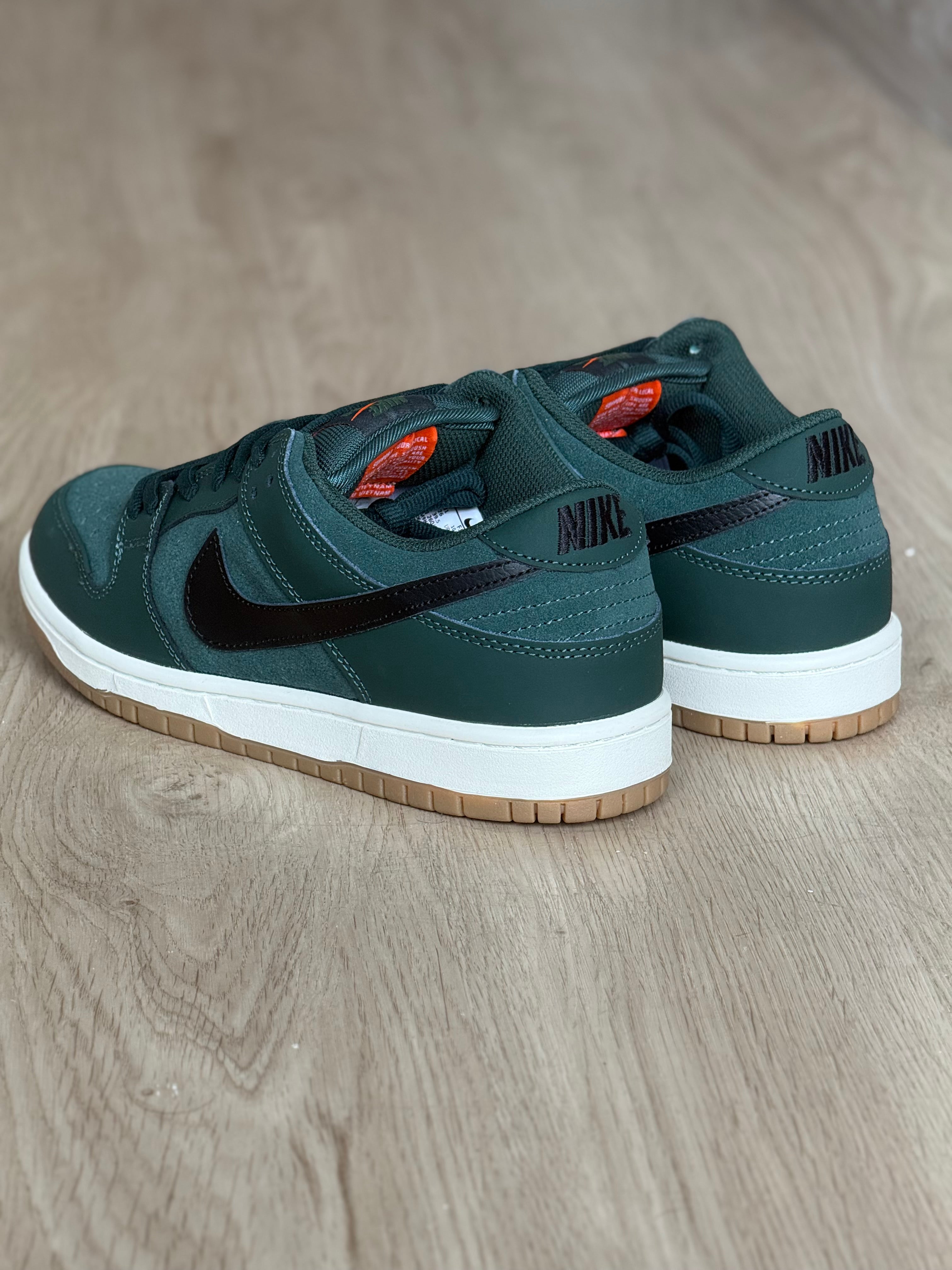 Nike SB Dunk Low ”Green/gum”