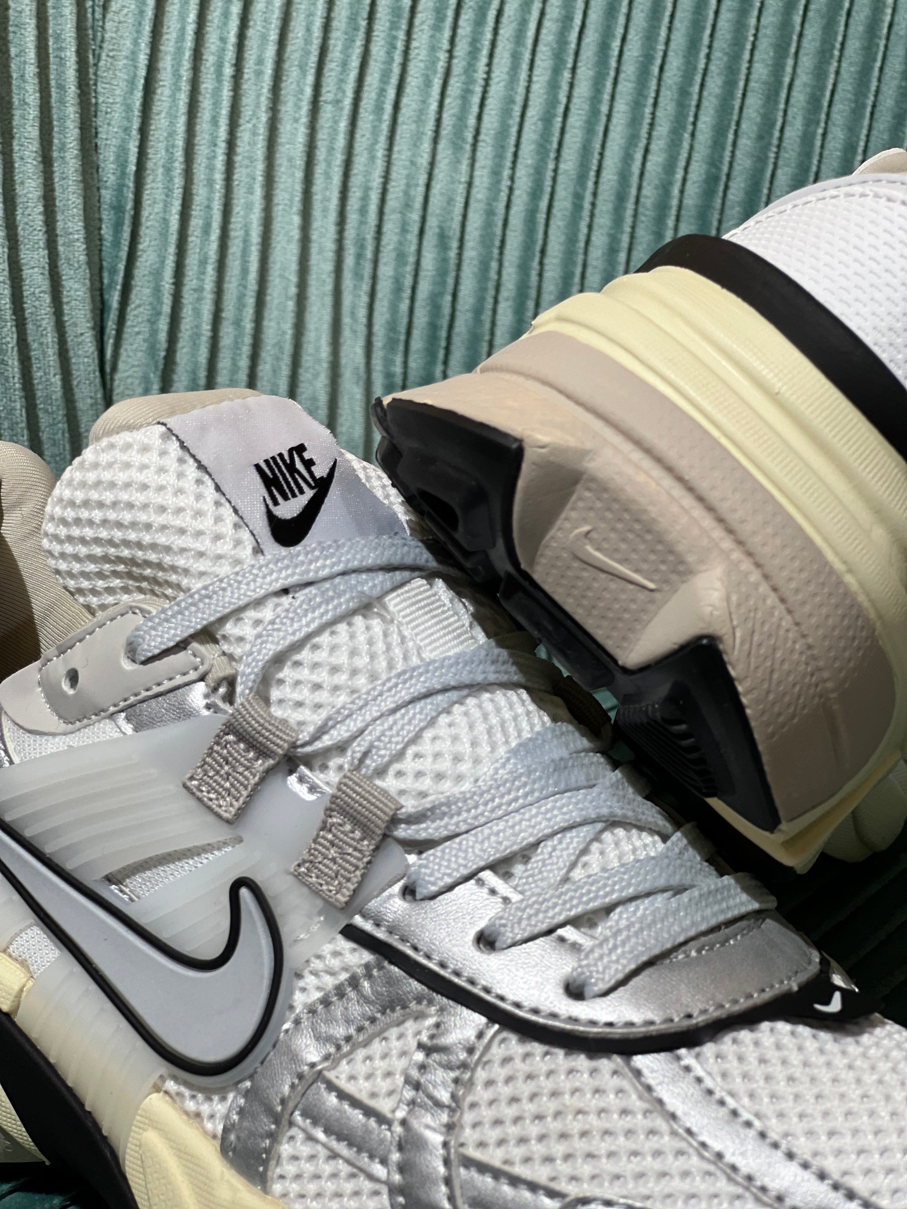 Nike V2k