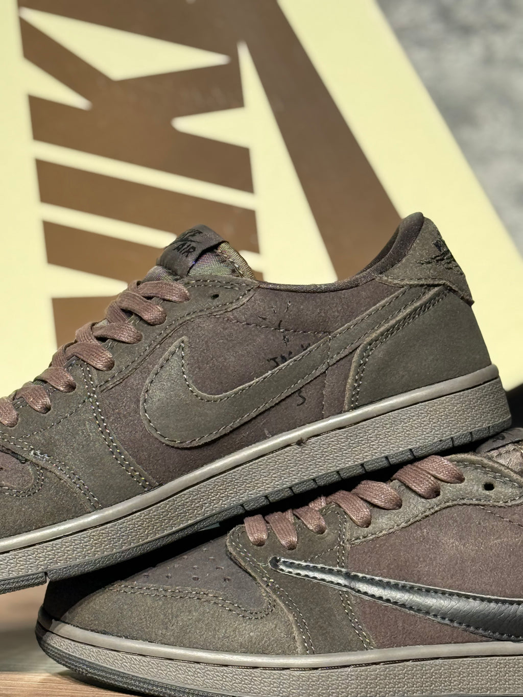 Jordan retro 1 low x Travis Scott “Velvet Brown”