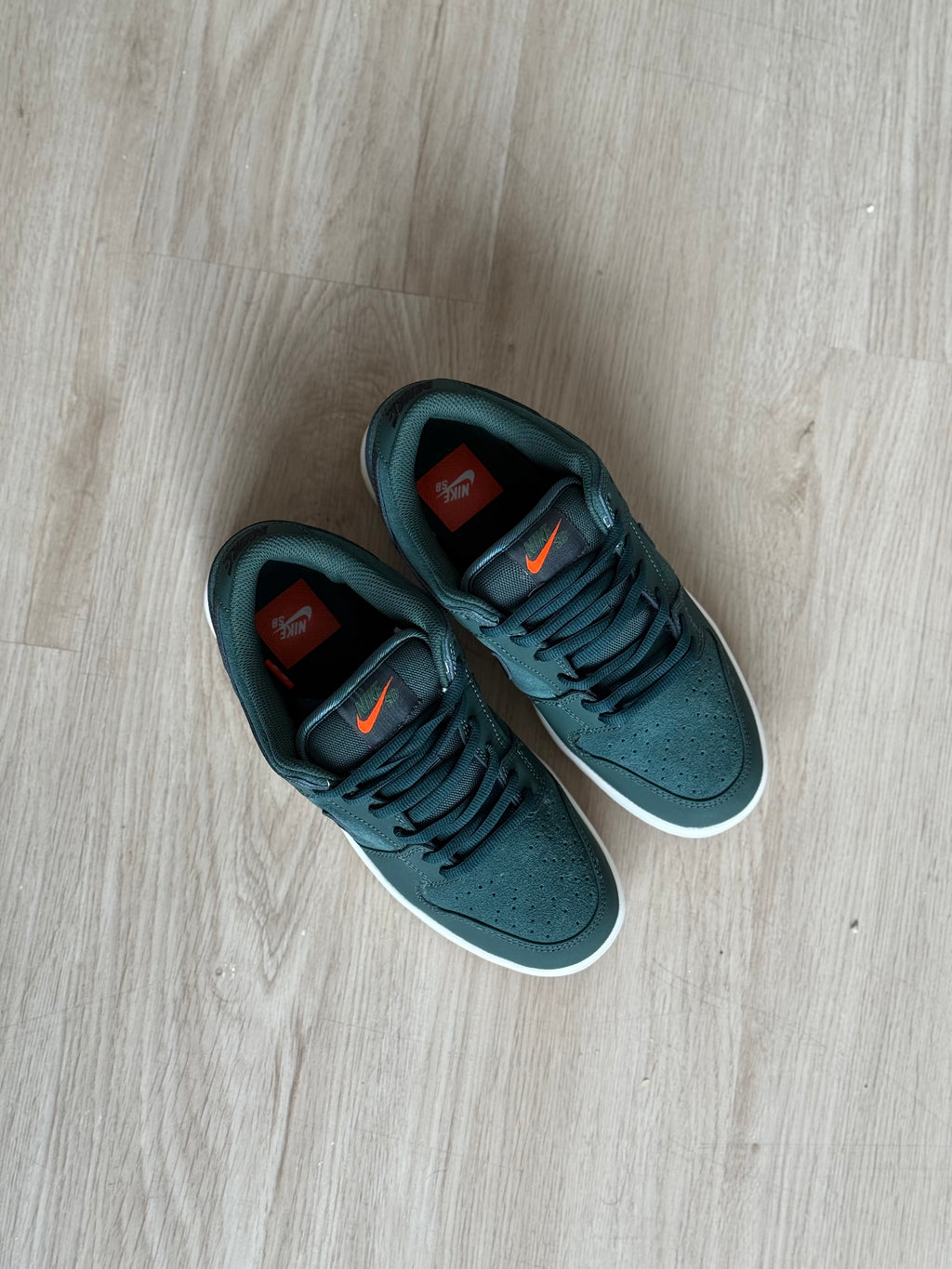 Nike SB Dunk Low ”Green/gum”