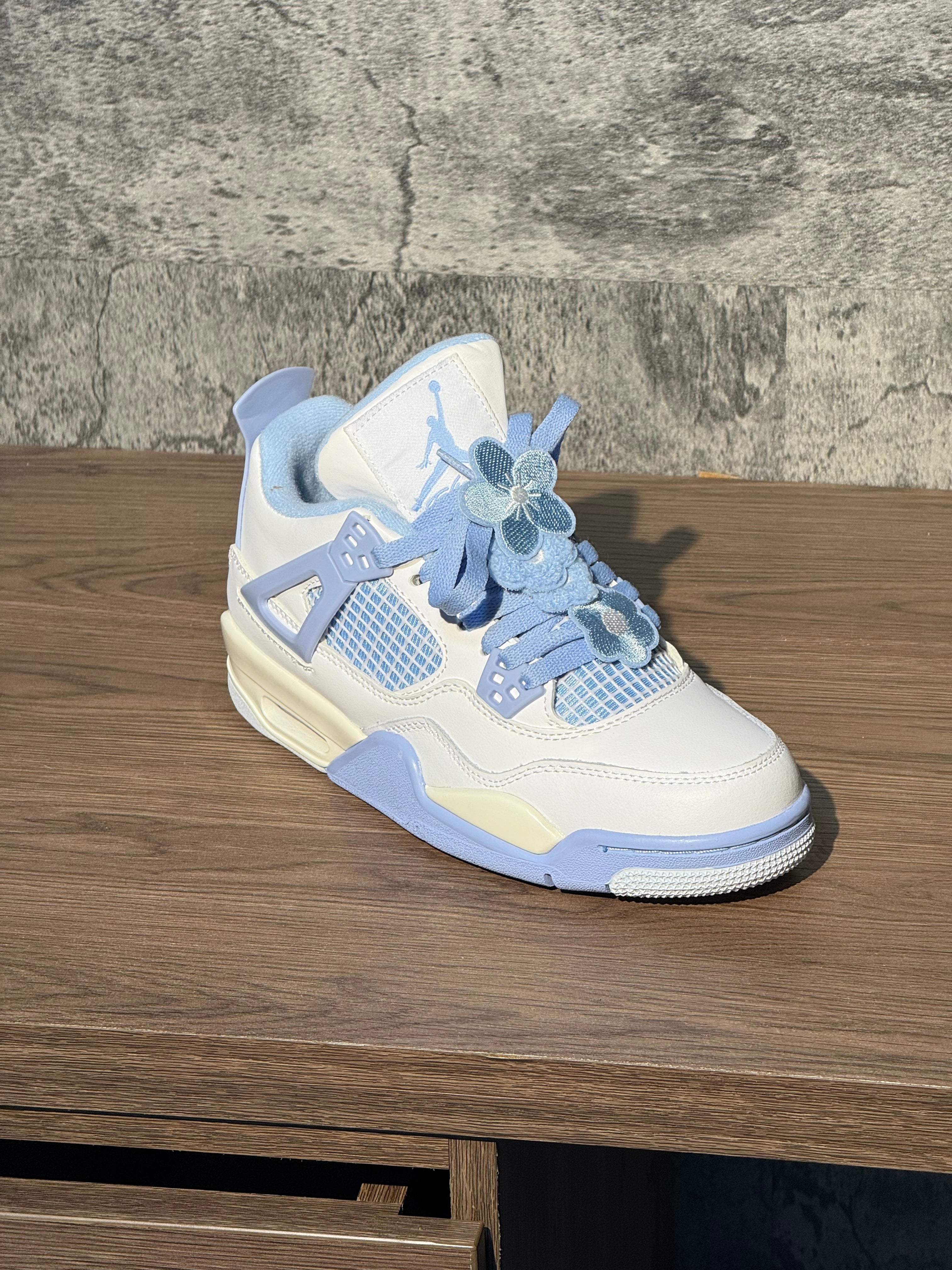 Jordan Retro 4 “Forget me not”