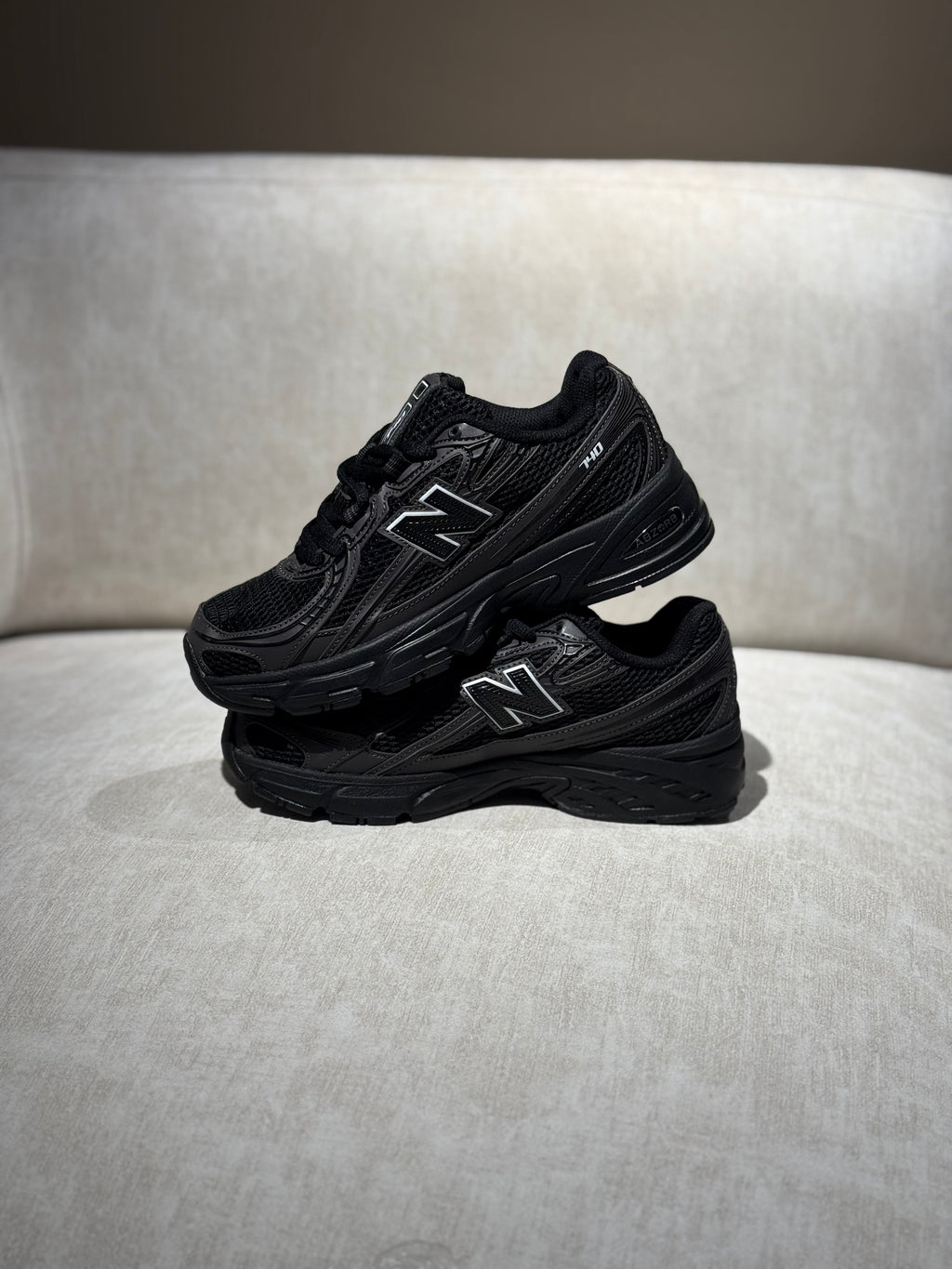 New Balance 740 “Black”