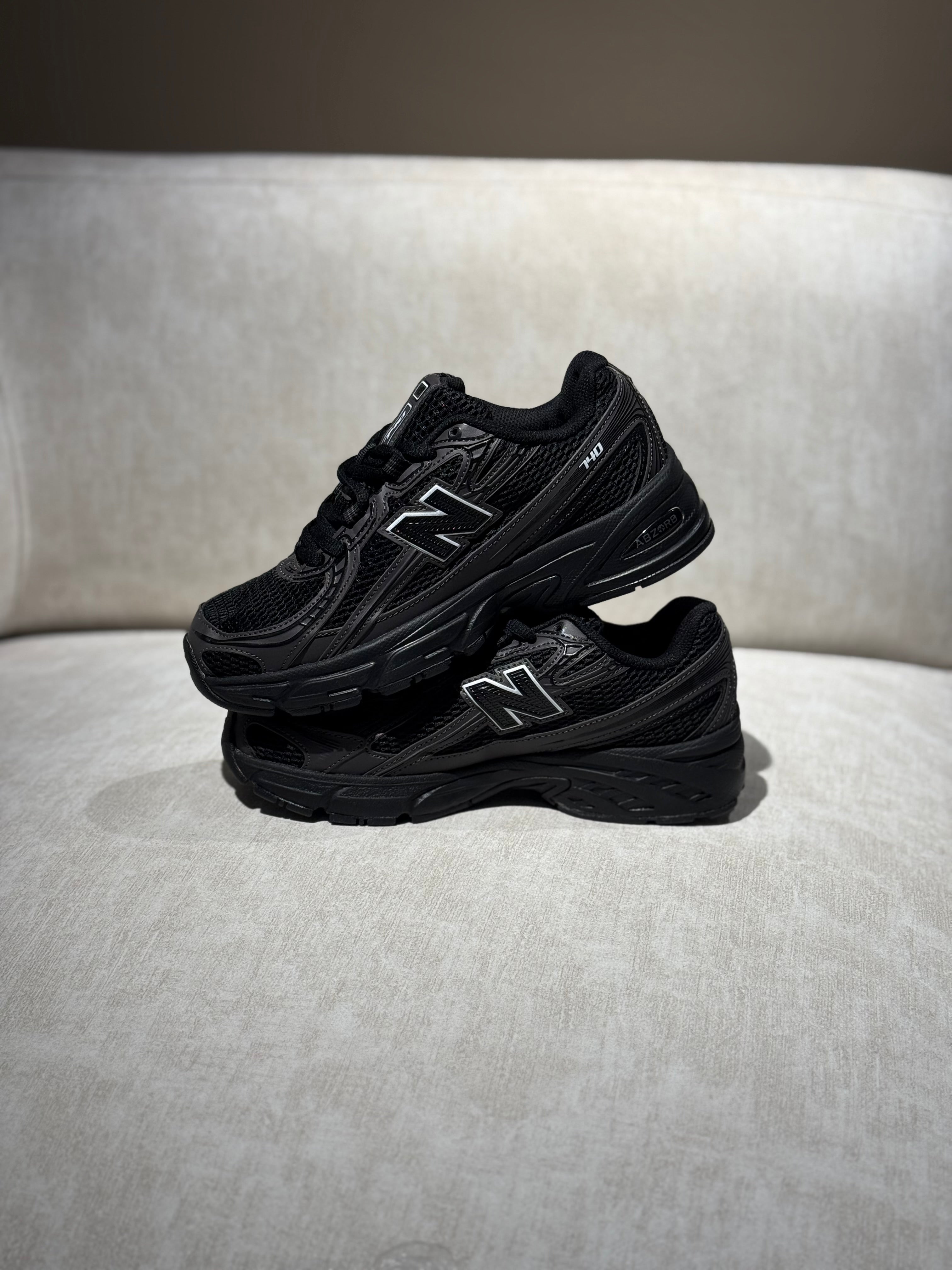 New Balance 740 “Black”