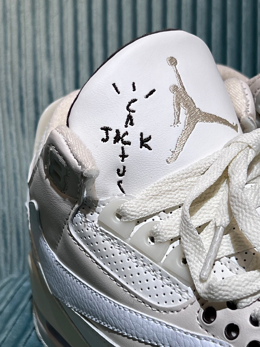 Jordan Retro 3 “Travis Scott”