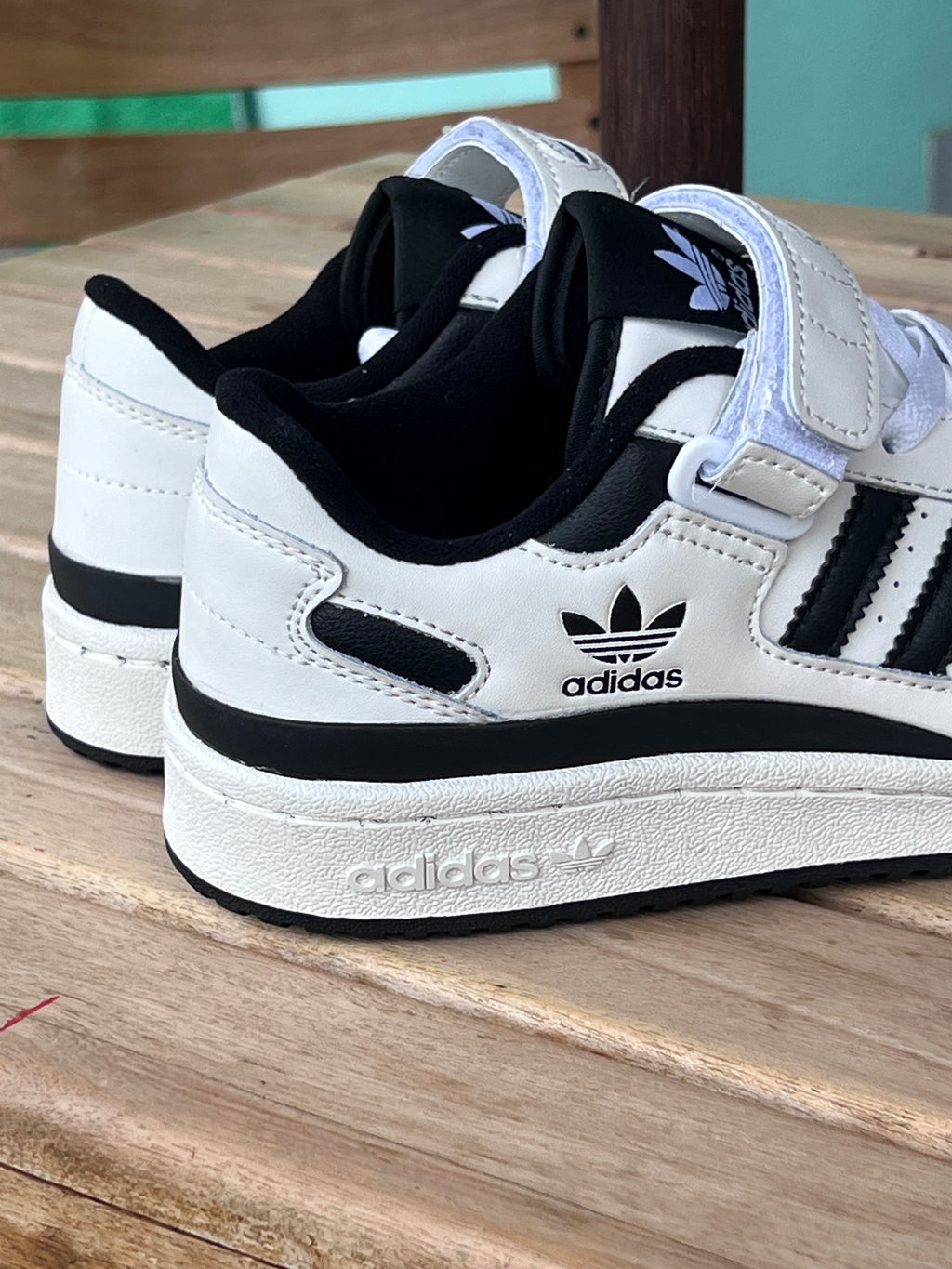 Adidas forum low W/Black