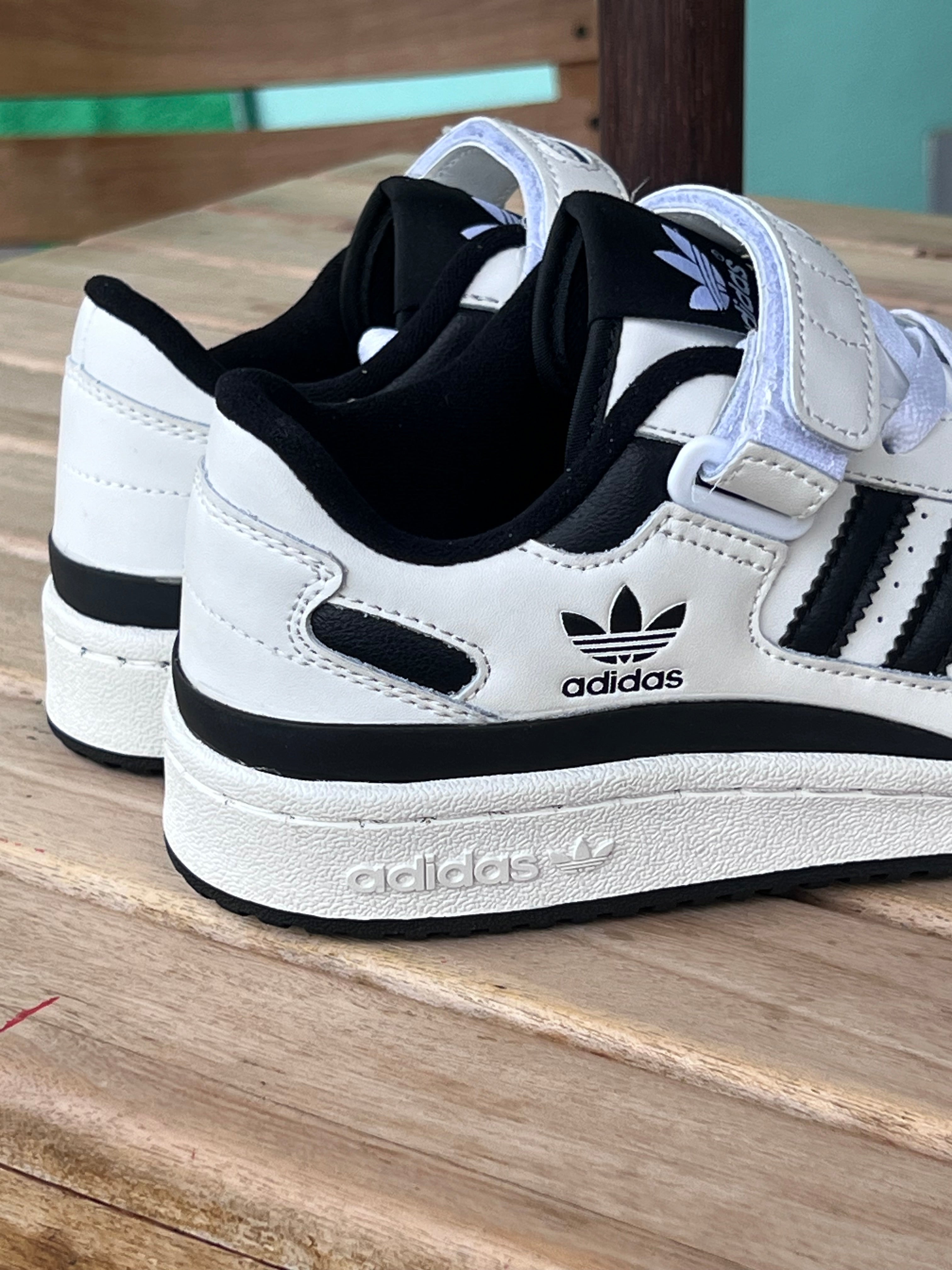Adidas forum low W/Black