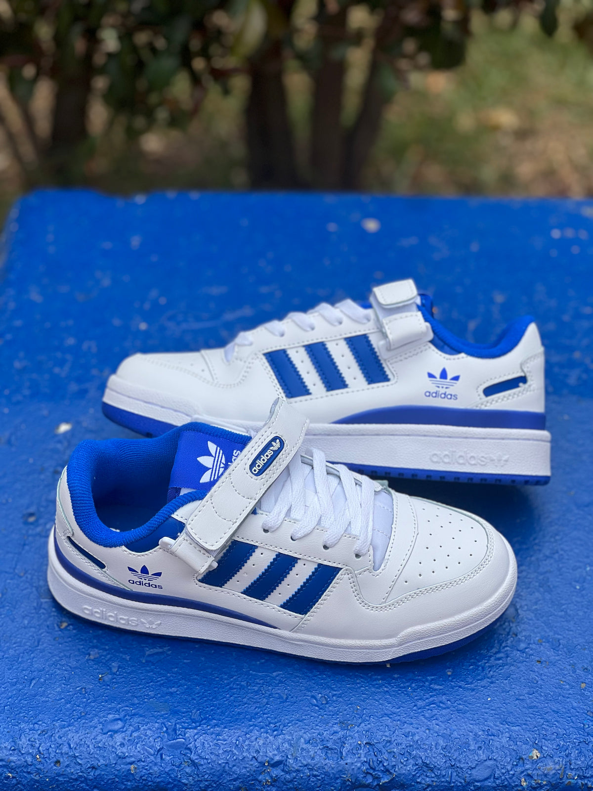 Forum Azules Adidas forum low W/Blue – LIT BERRY