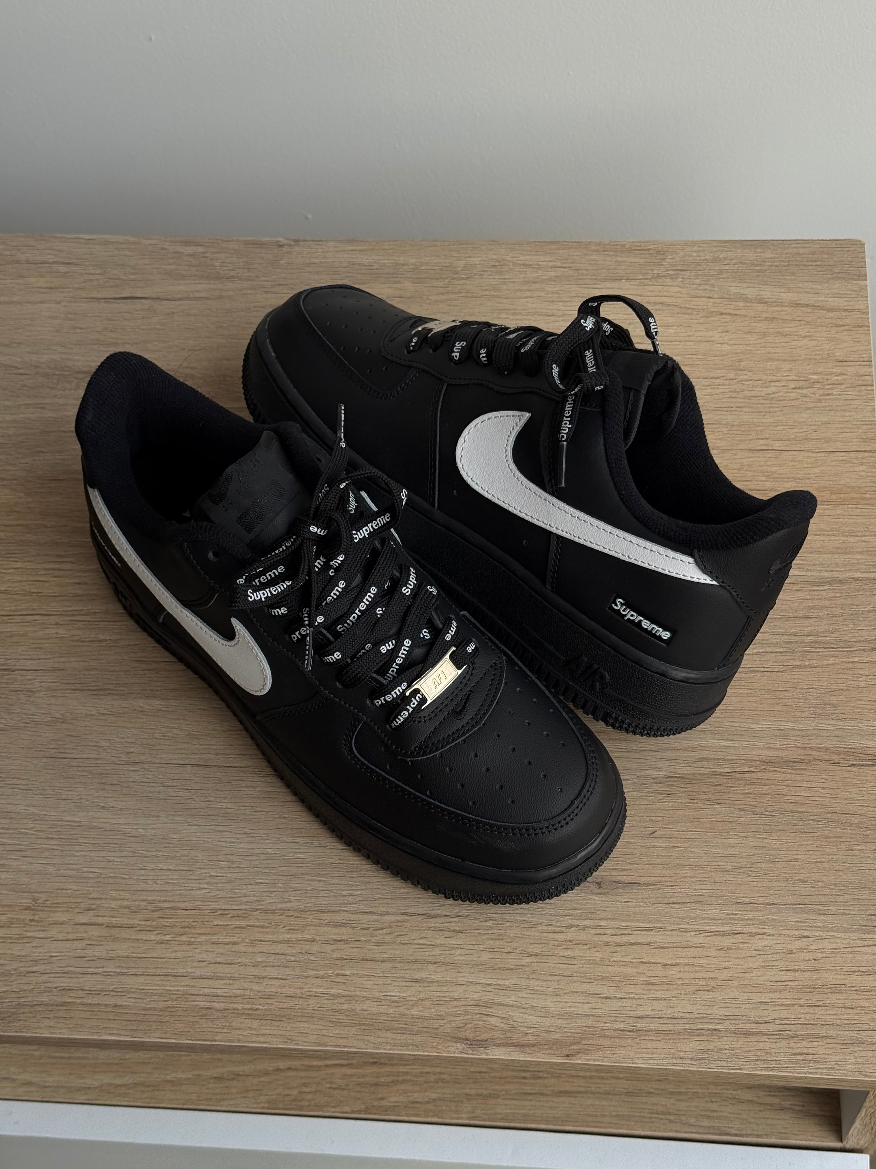 Nike Air Force 1 x Supreme “Black/White”