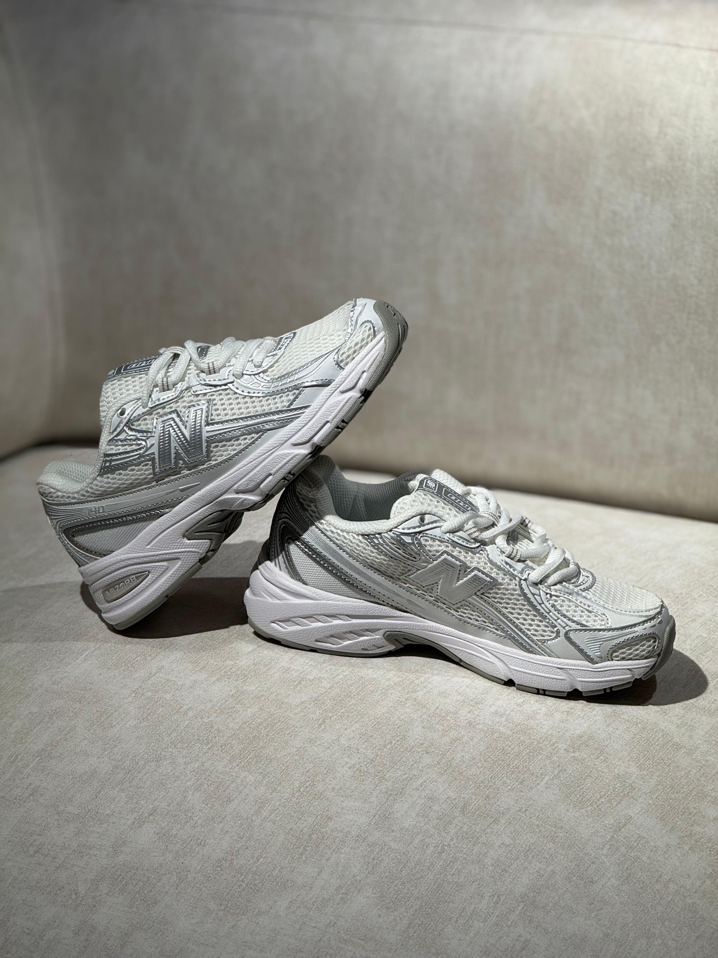 New Balance 740 “White”