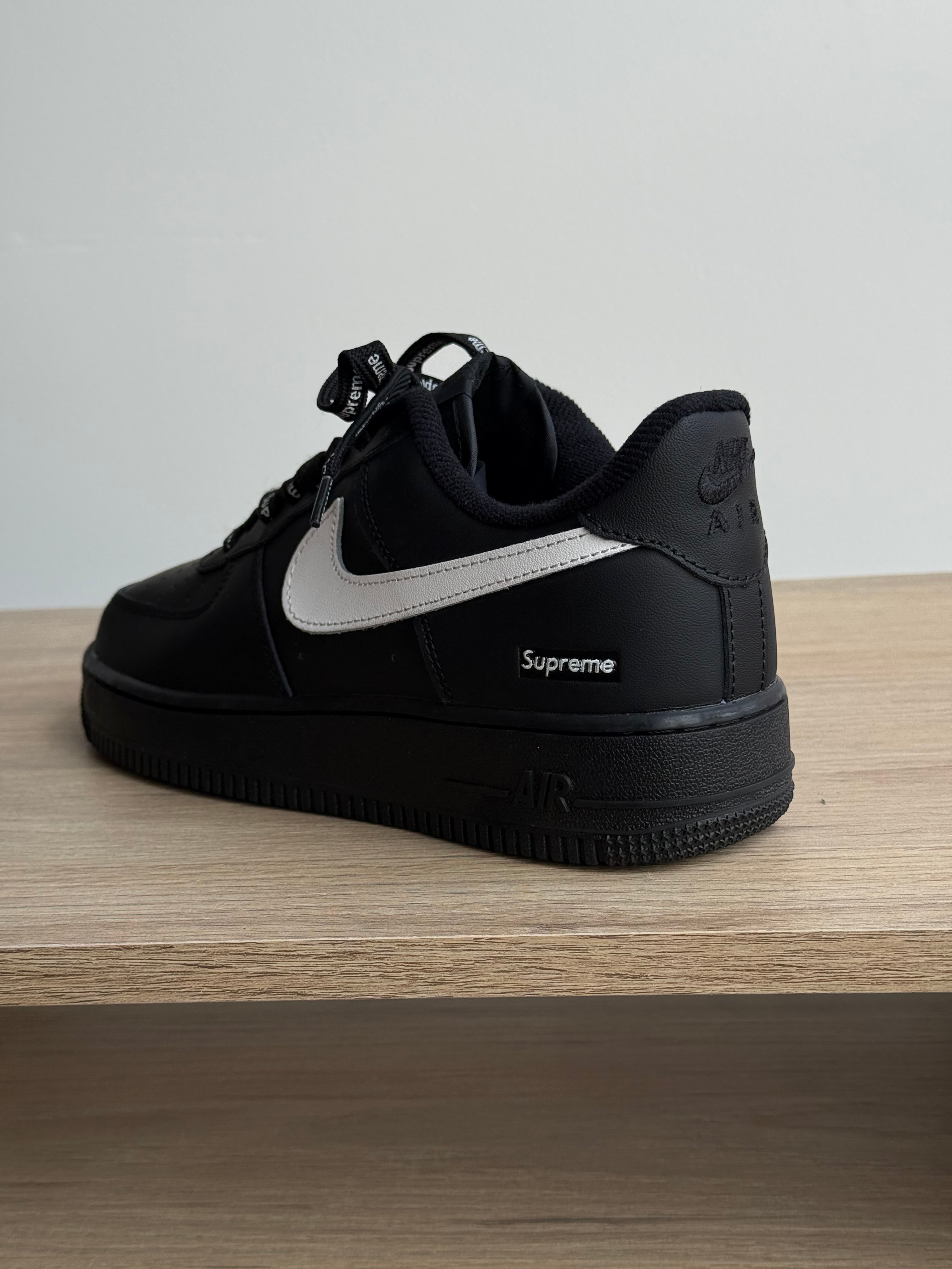 Nike Air Force 1 x Supreme “Black/White”
