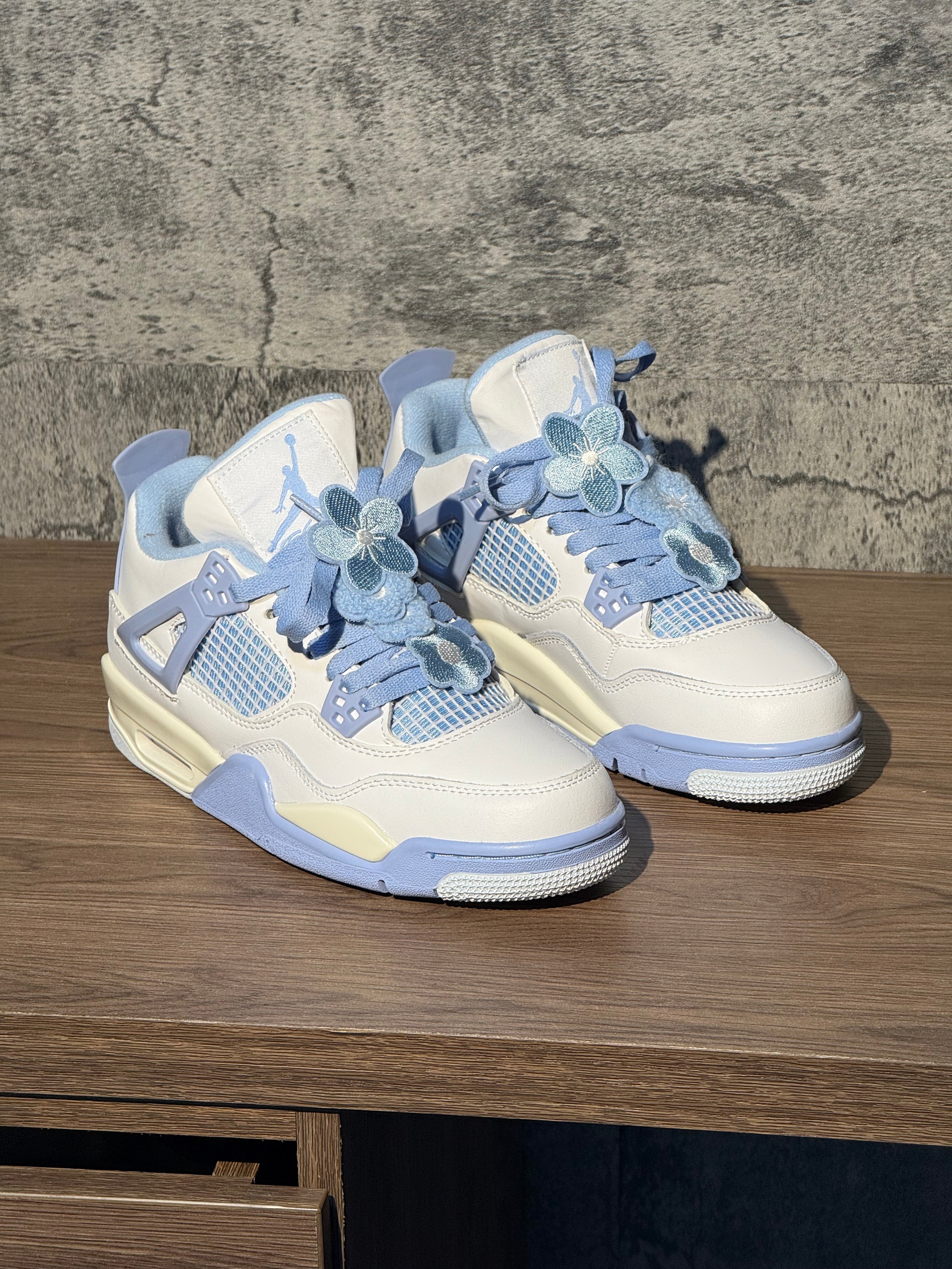 Jordan Retro 4 “Forget me not”