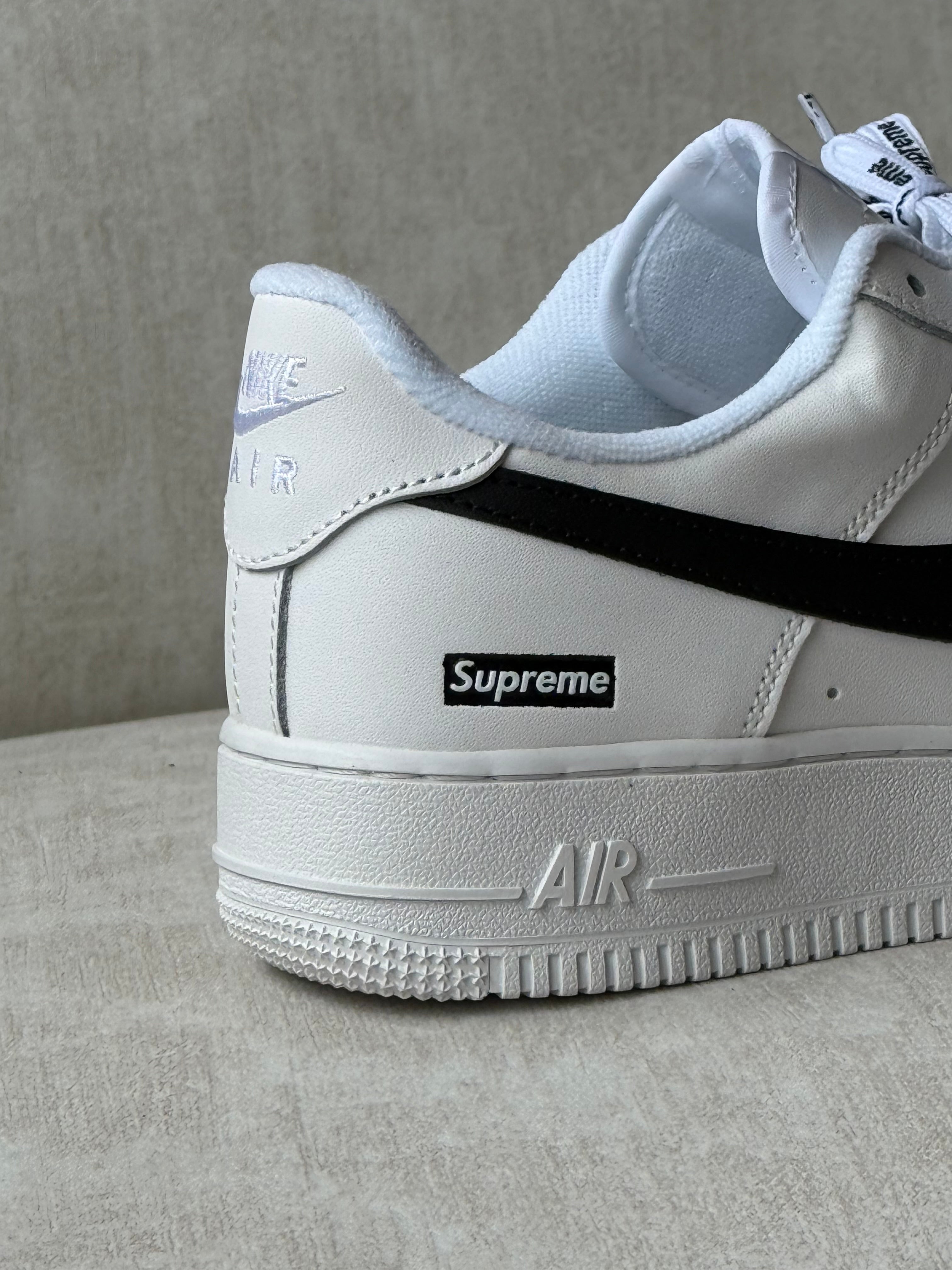 Nike Air Force 1 x Supreme “White/Black”