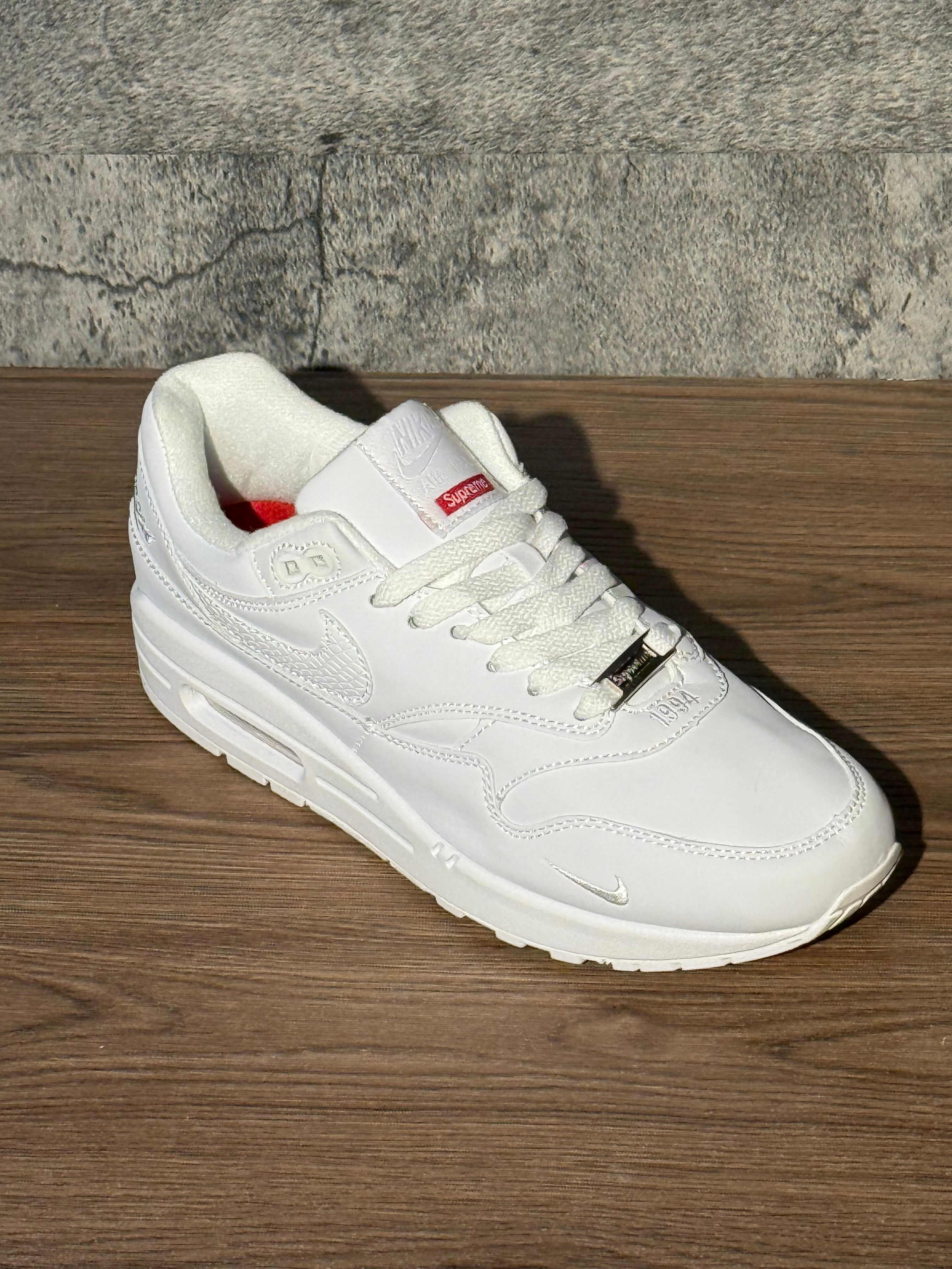 Nike Air Max 90’ x Supreme
