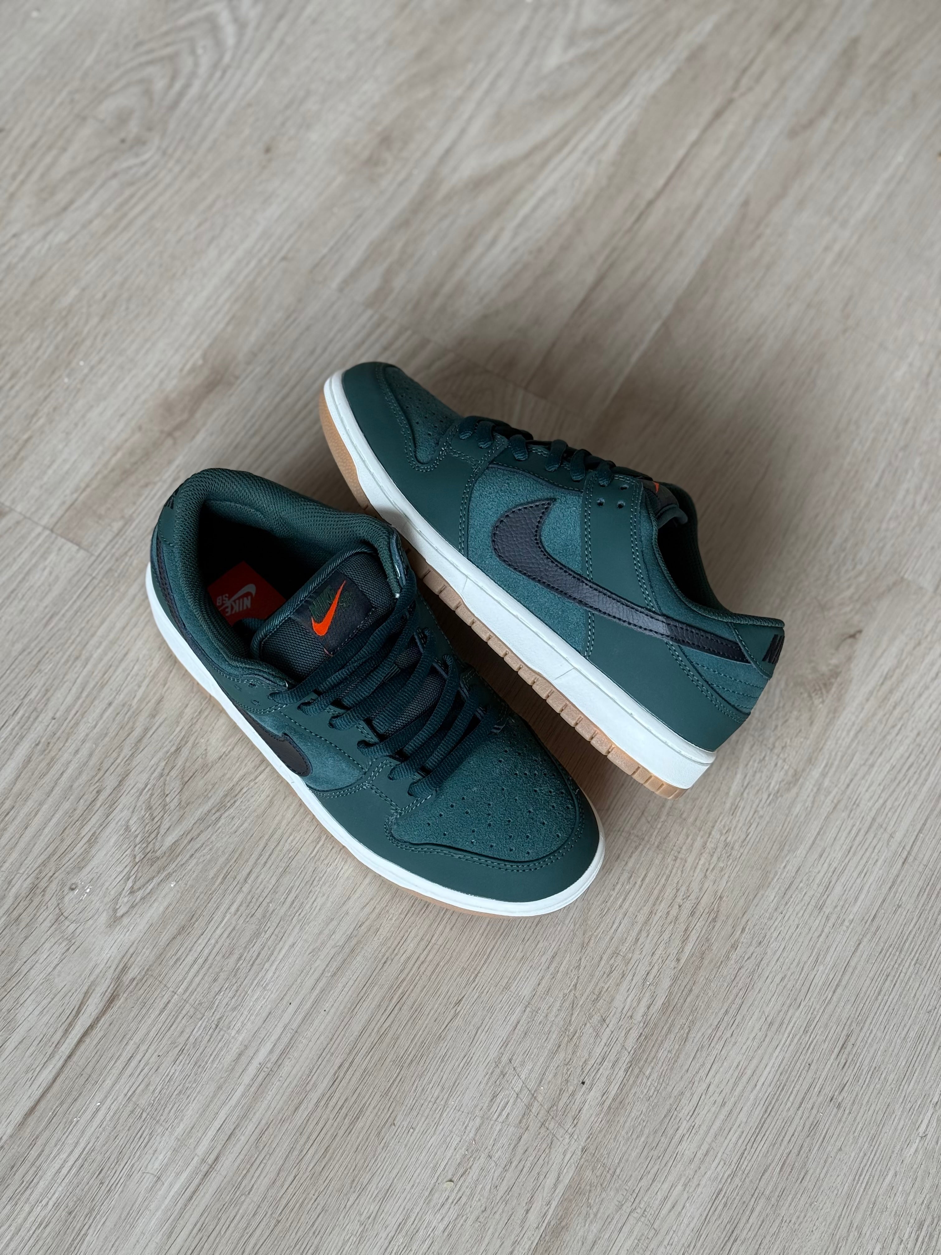 Nike SB Dunk Low ”Green/gum”