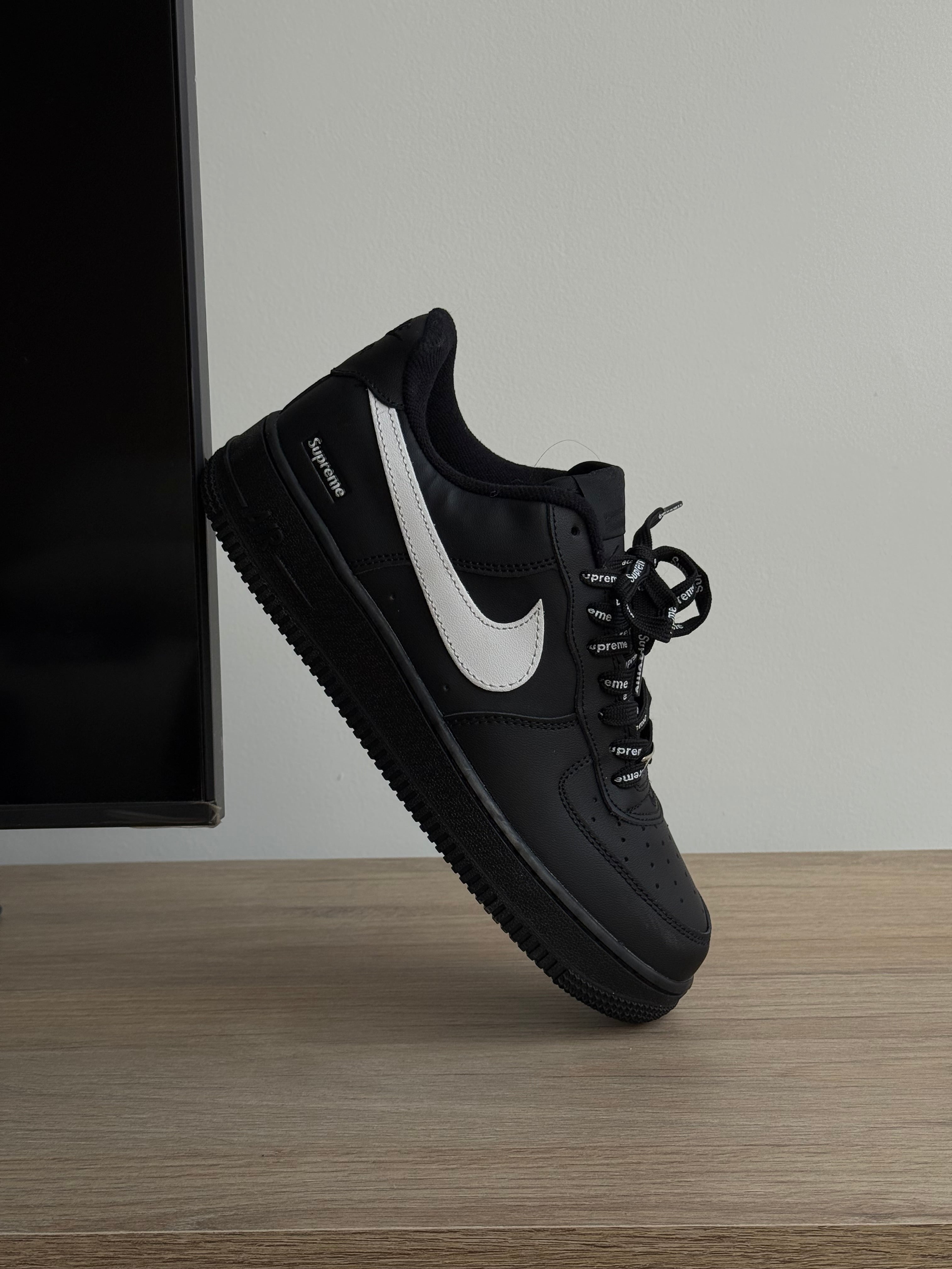 Nike Air Force 1 x Supreme “Black/White”