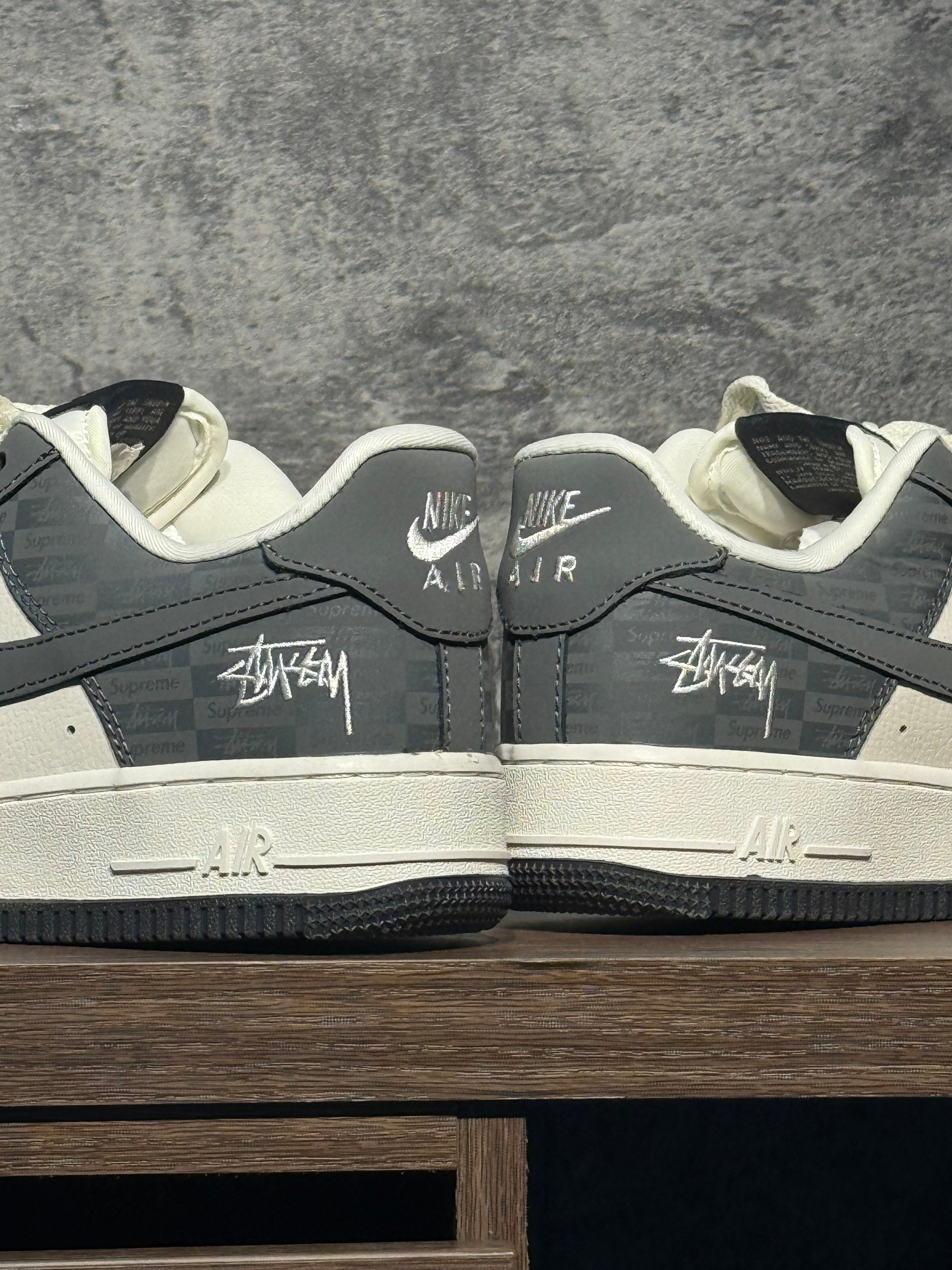 Nike Air Force 1 x Stussy