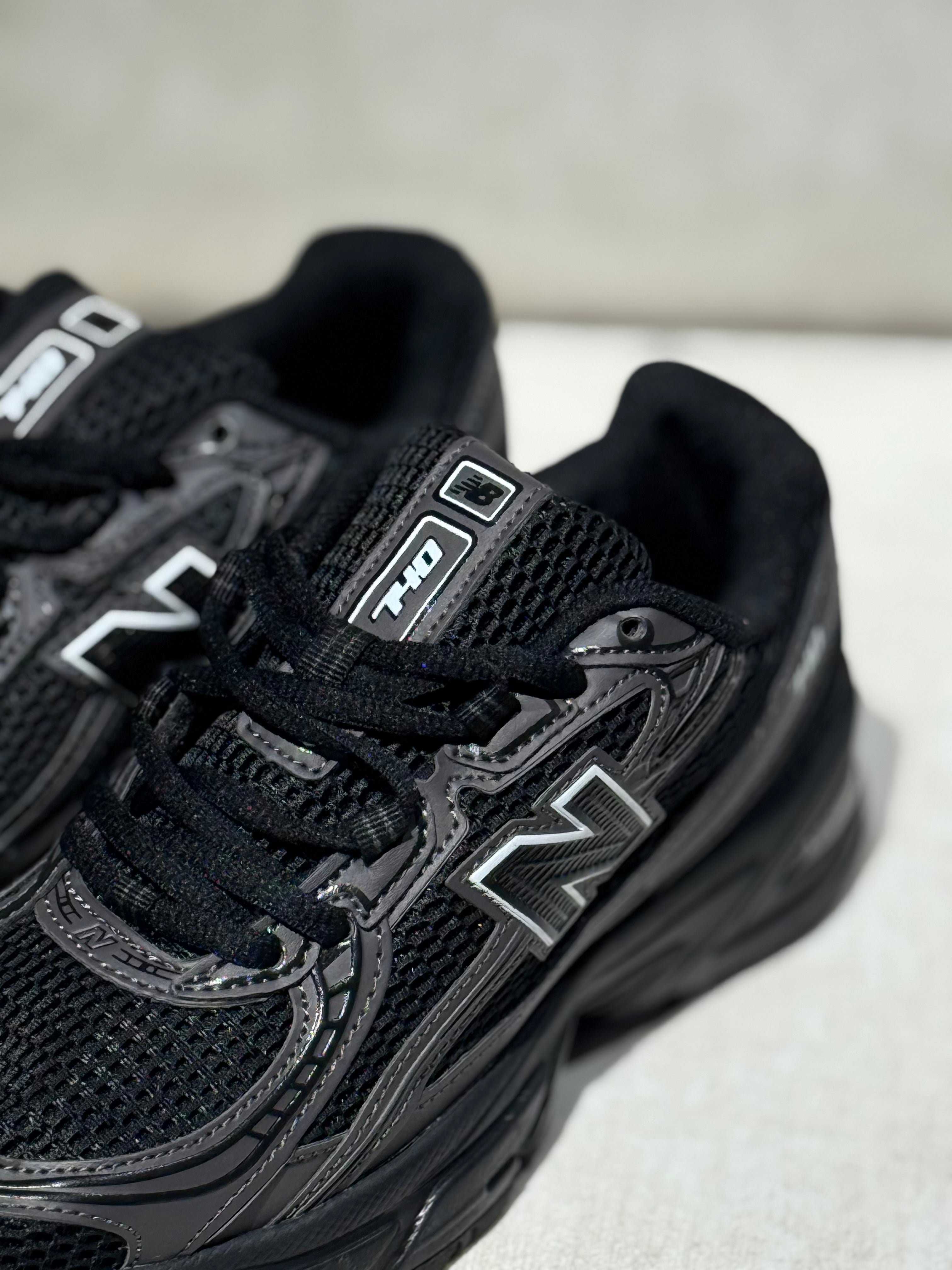 New Balance 740 “Black”