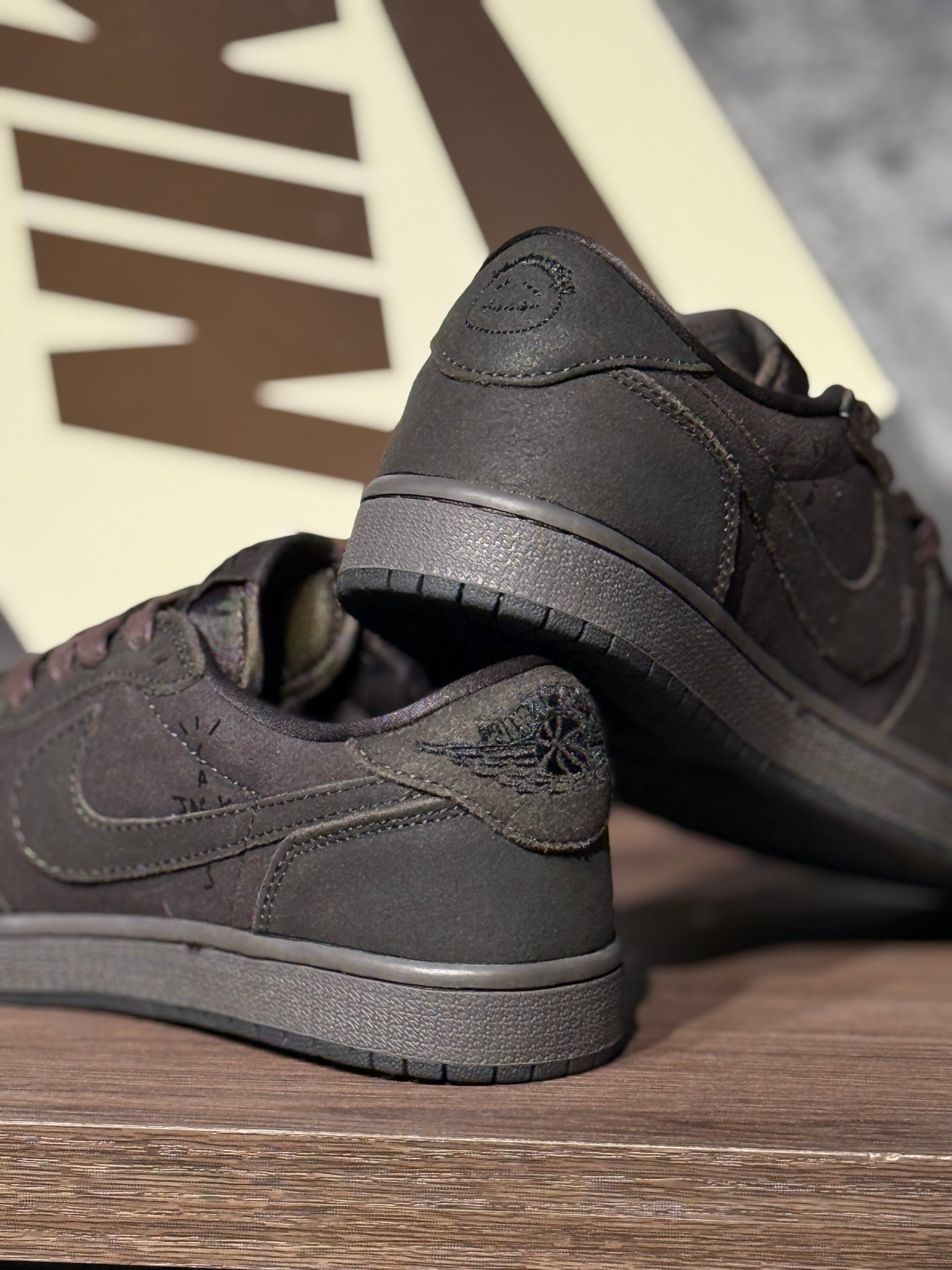 Jordan retro 1 low x Travis Scott “Velvet Brown”