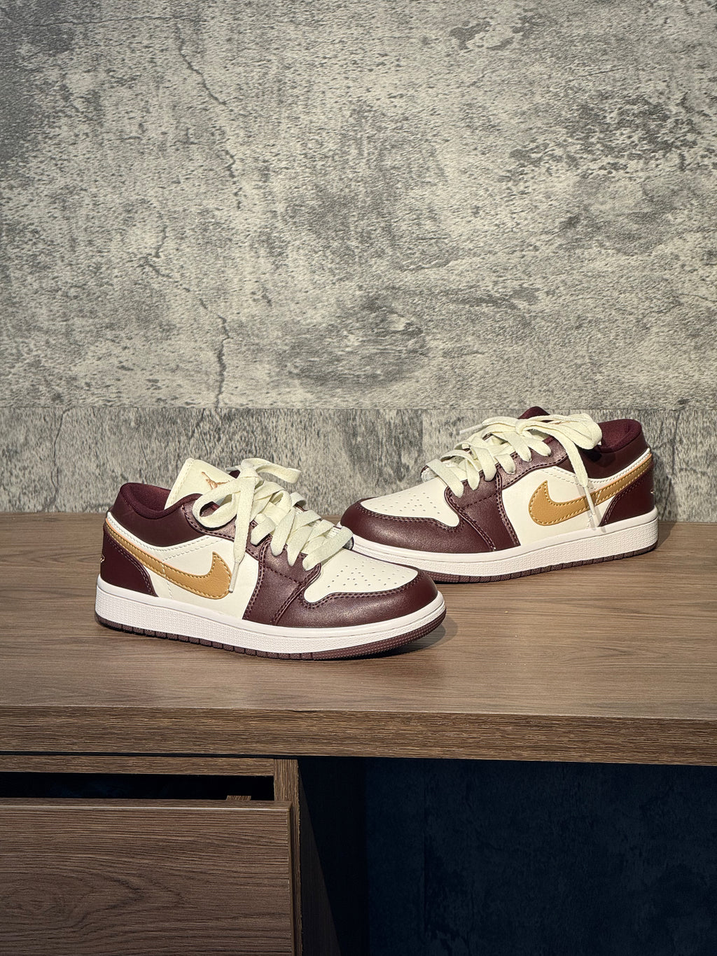 Jordan Retro 1 Low “Vinotinto”