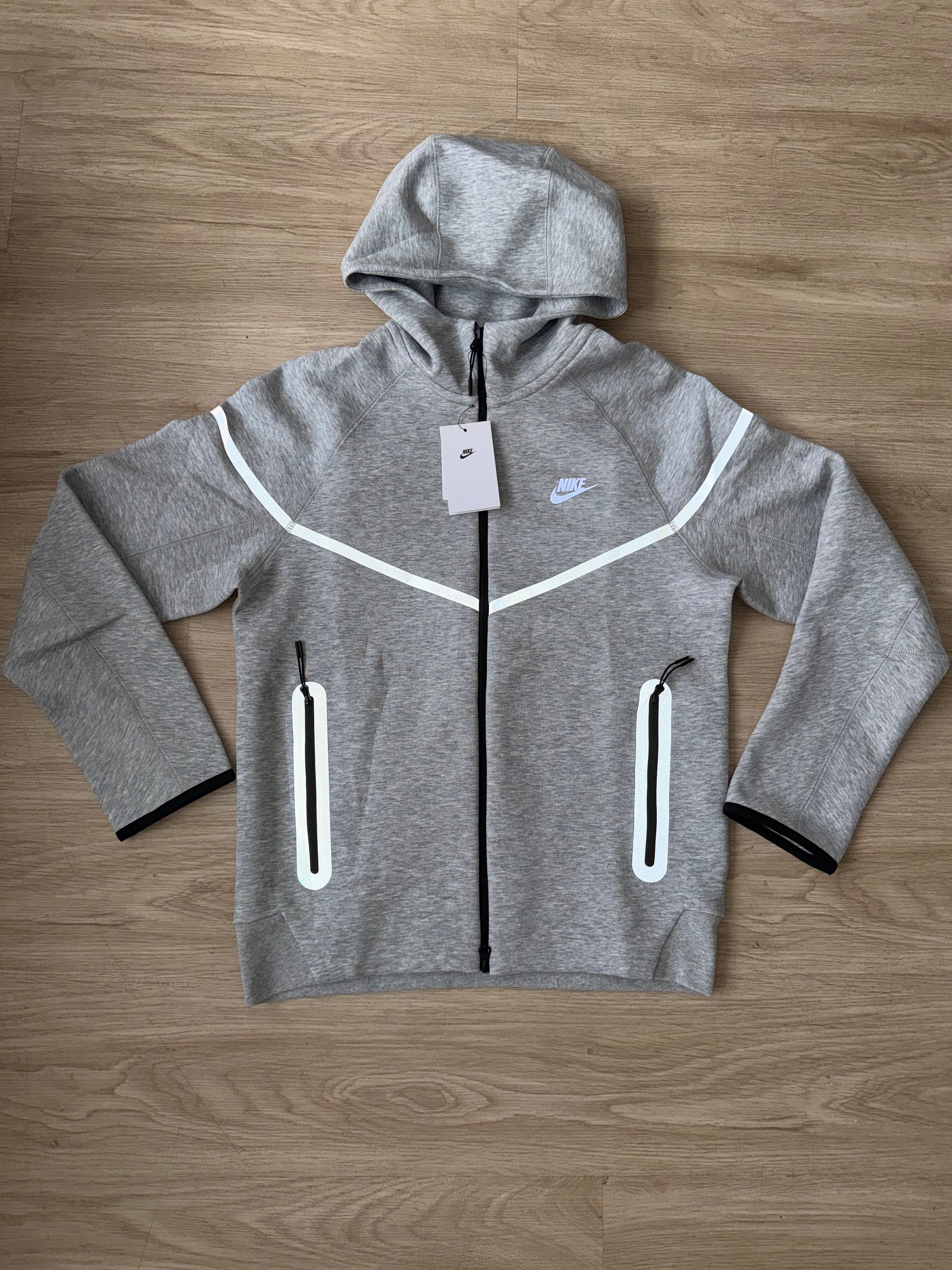 Chaqueta Nike Tech Reflective “Grey”