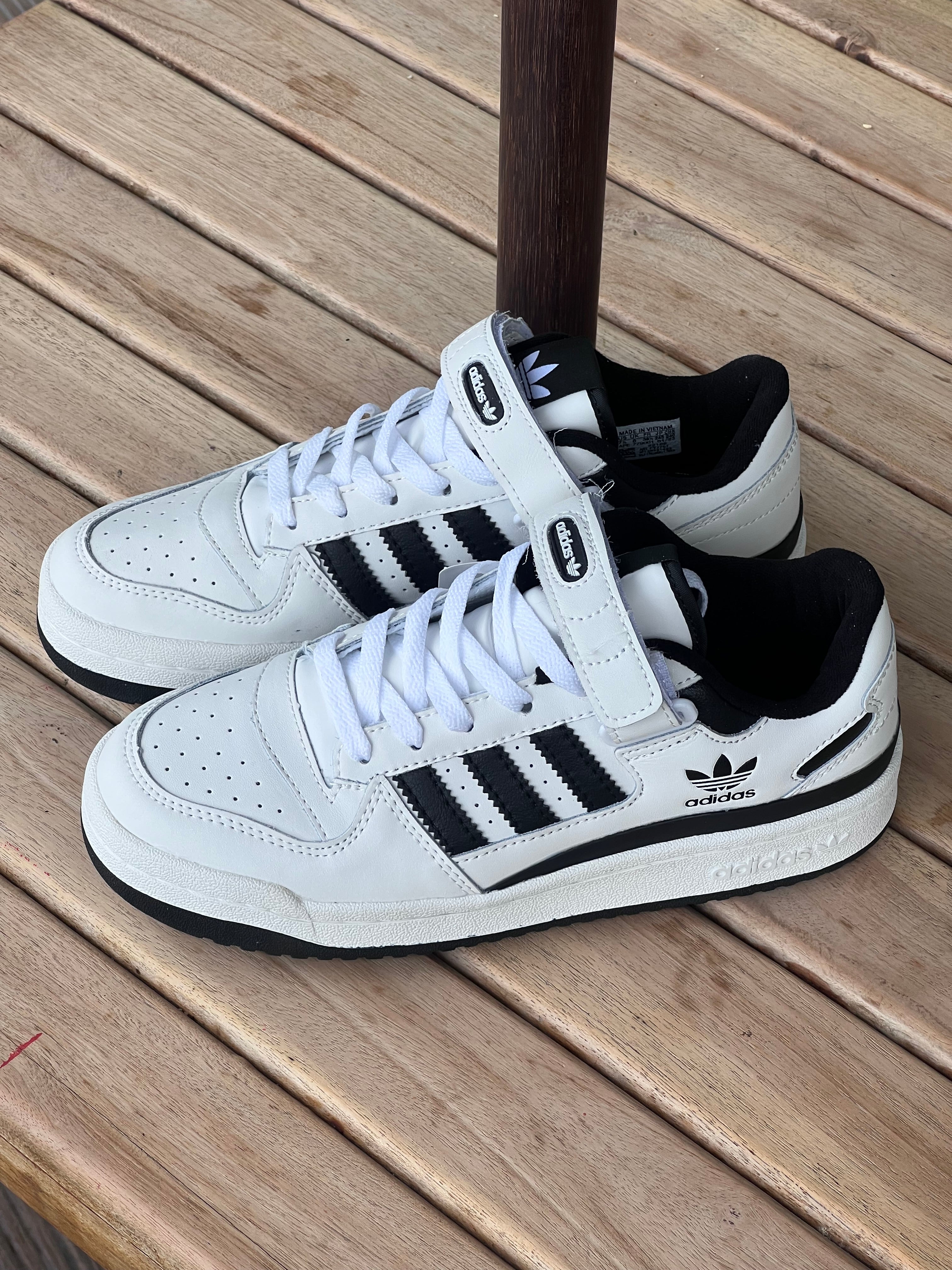 Adidas forum low W/Black