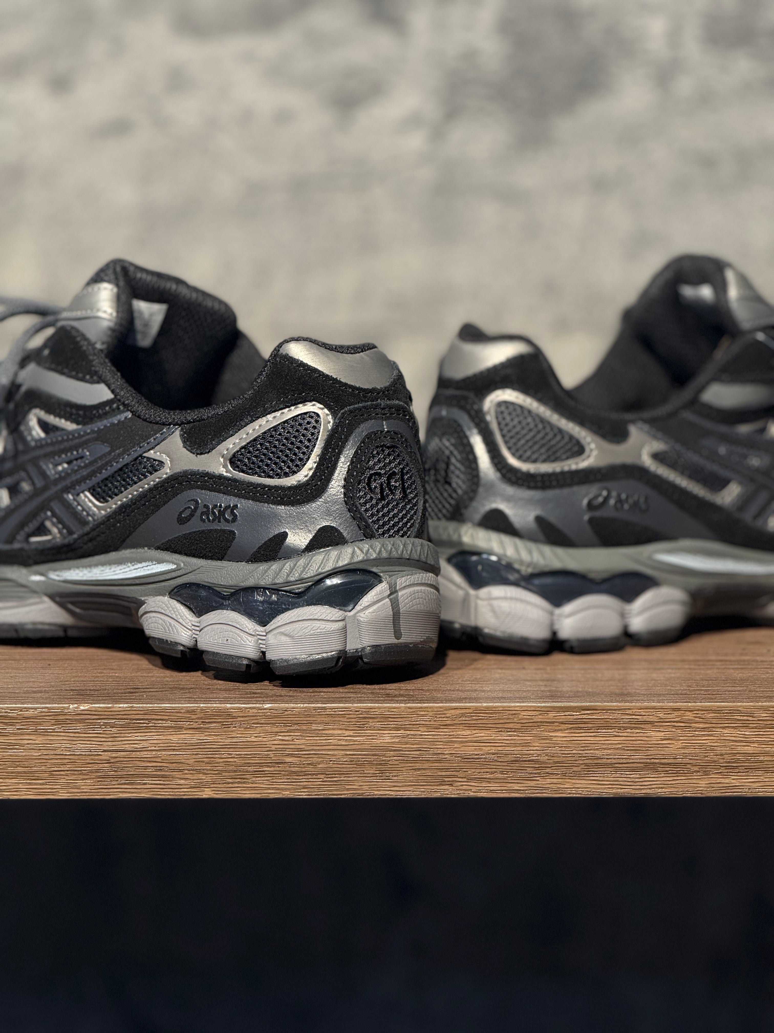 Asics Gel-NYC en gris y negro grafito