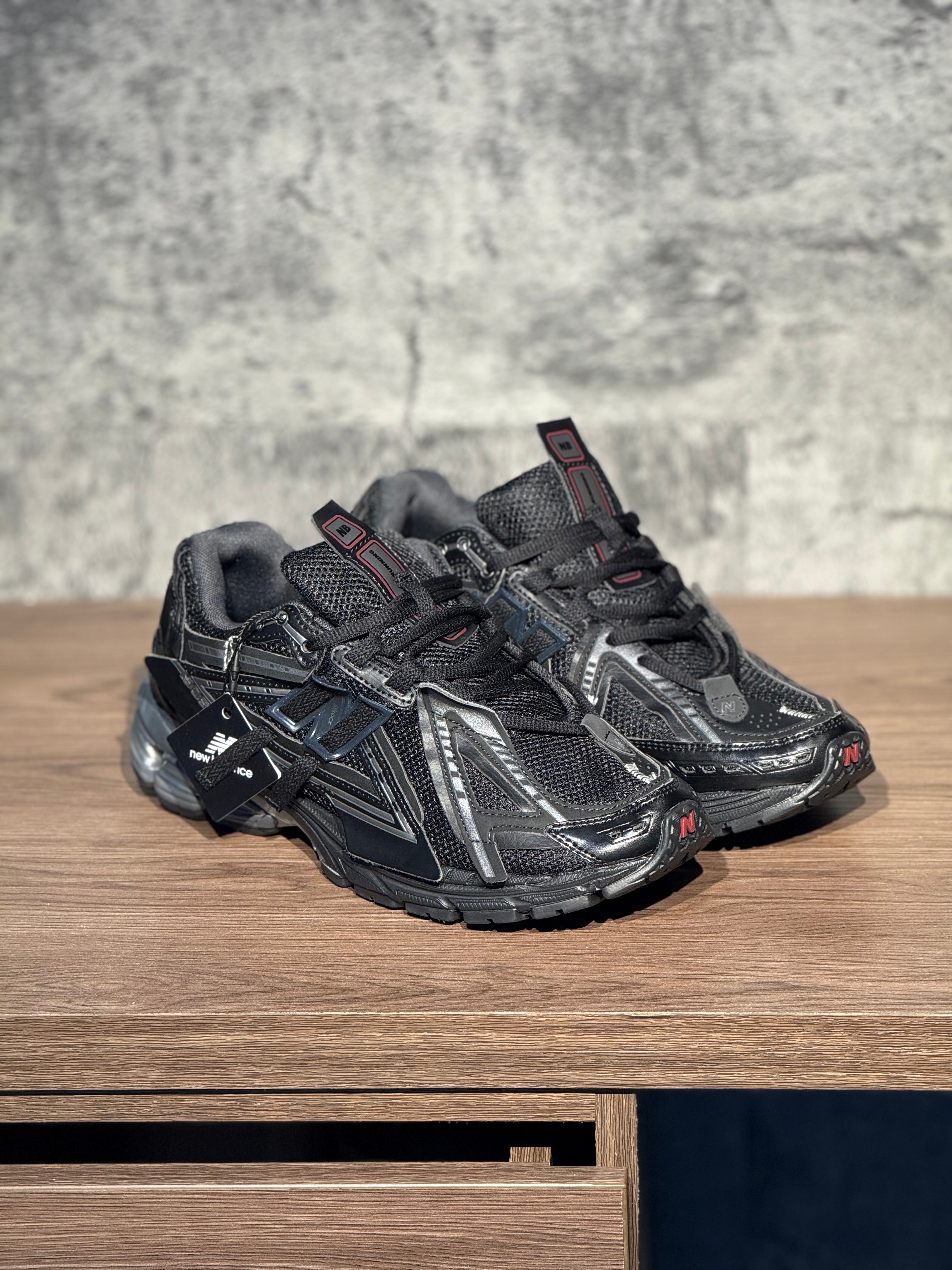 New Balance 1906R “Black/Silver”
