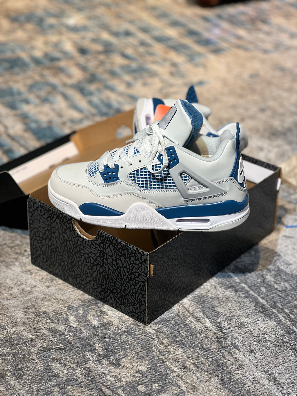 Jordan Retro 4 “Military Blue”