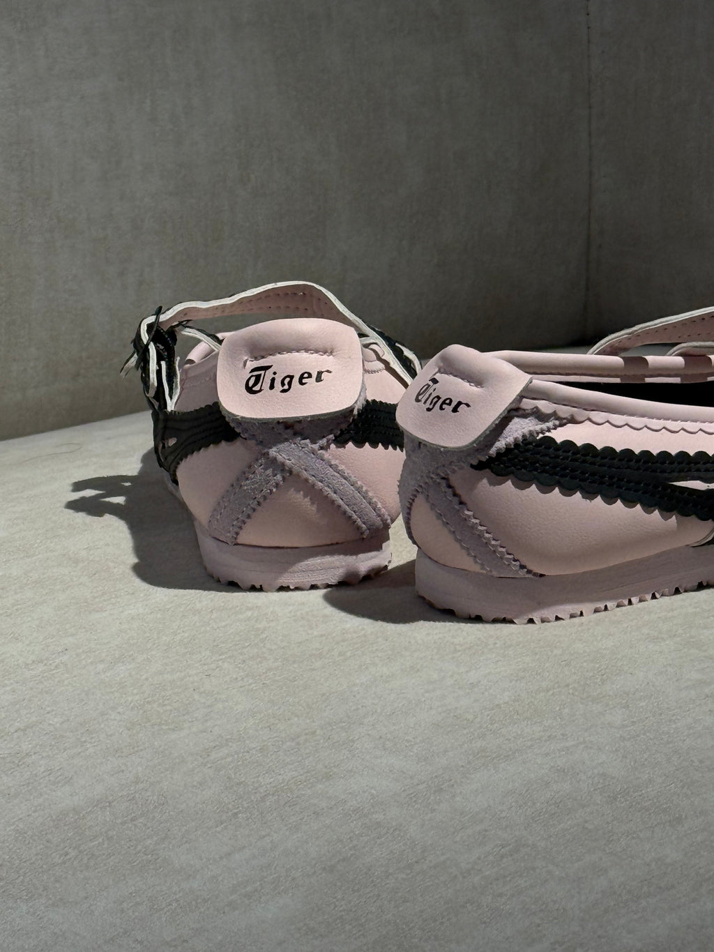 Onitsuka Tiger México 66 TGRS Rosa Cristal Gris Grafito