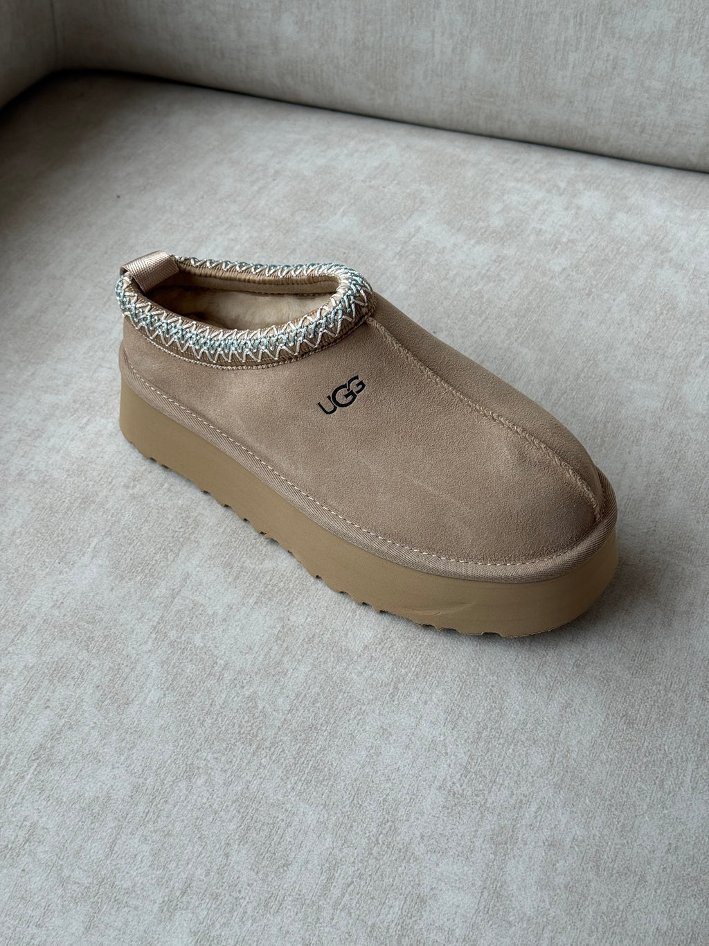 UGG