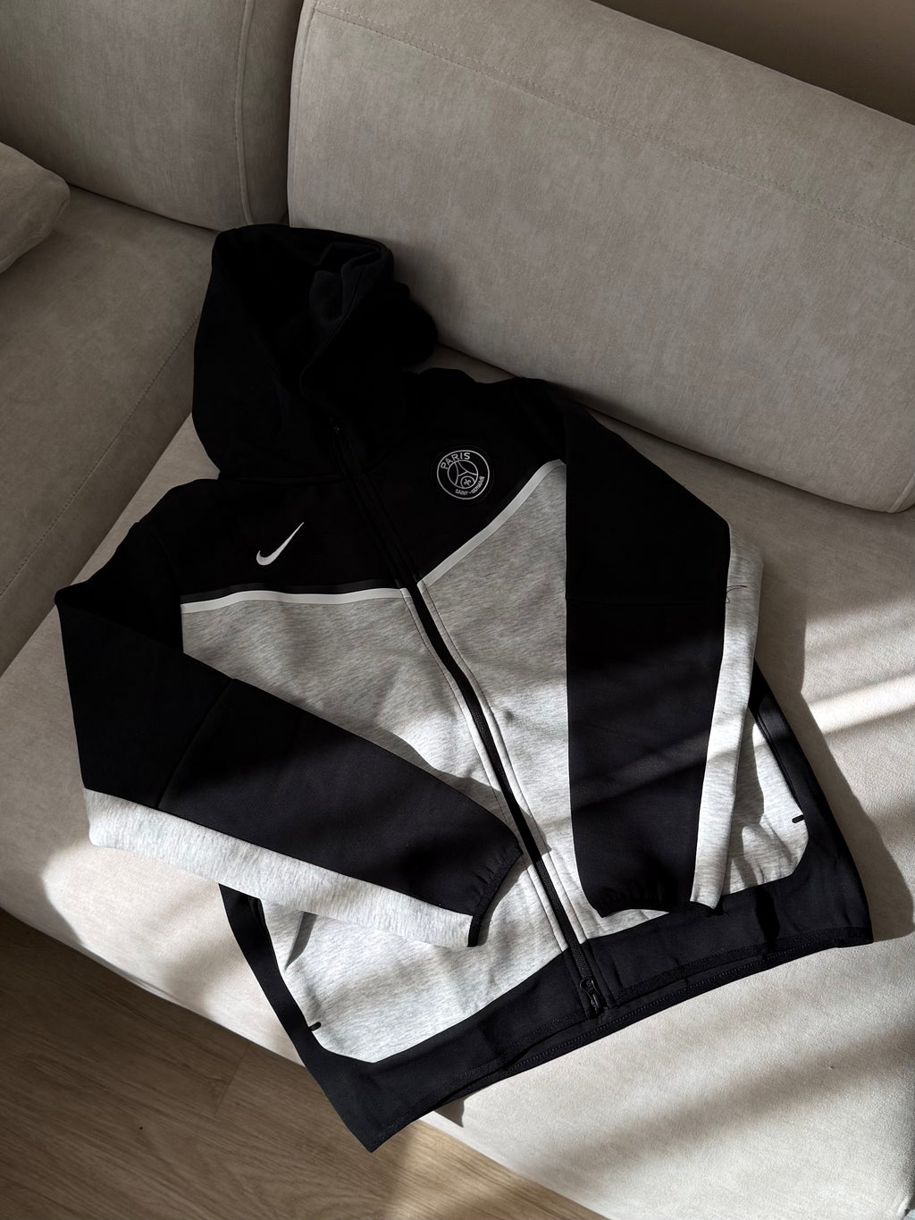 Chaqueta Nike PSG Tech “Black/Grey”
