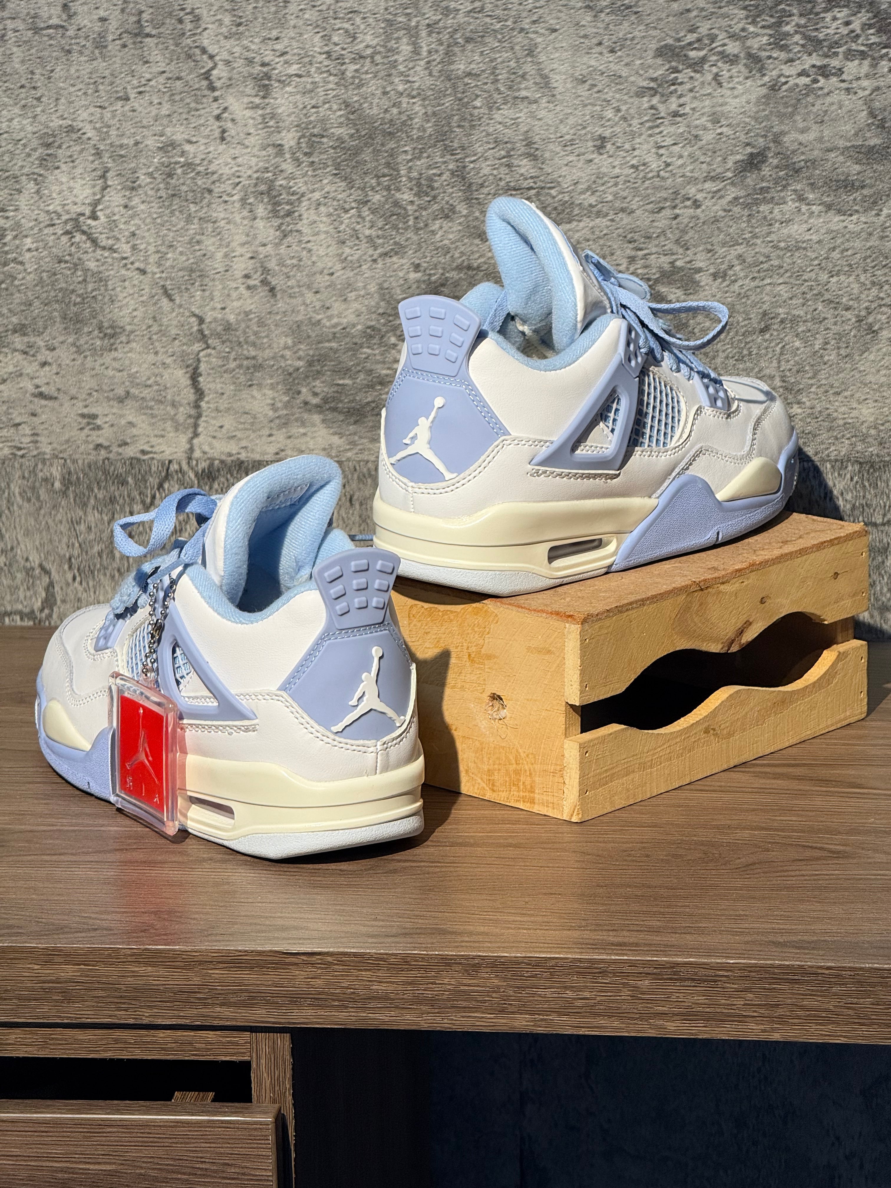 Jordan Retro 4 “Forget me not”