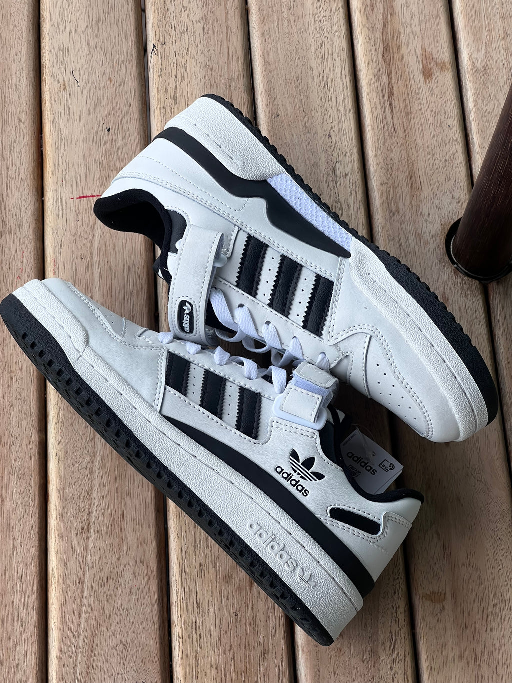 Adidas forum low W/Black