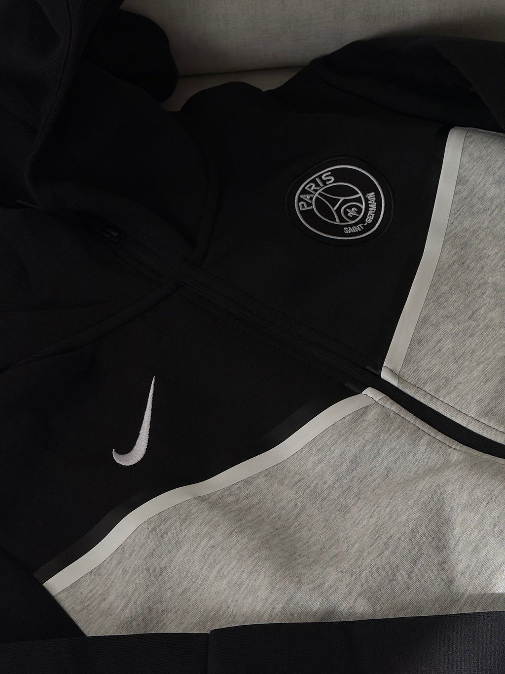 Chaqueta Nike PSG Tech “Black/Grey”