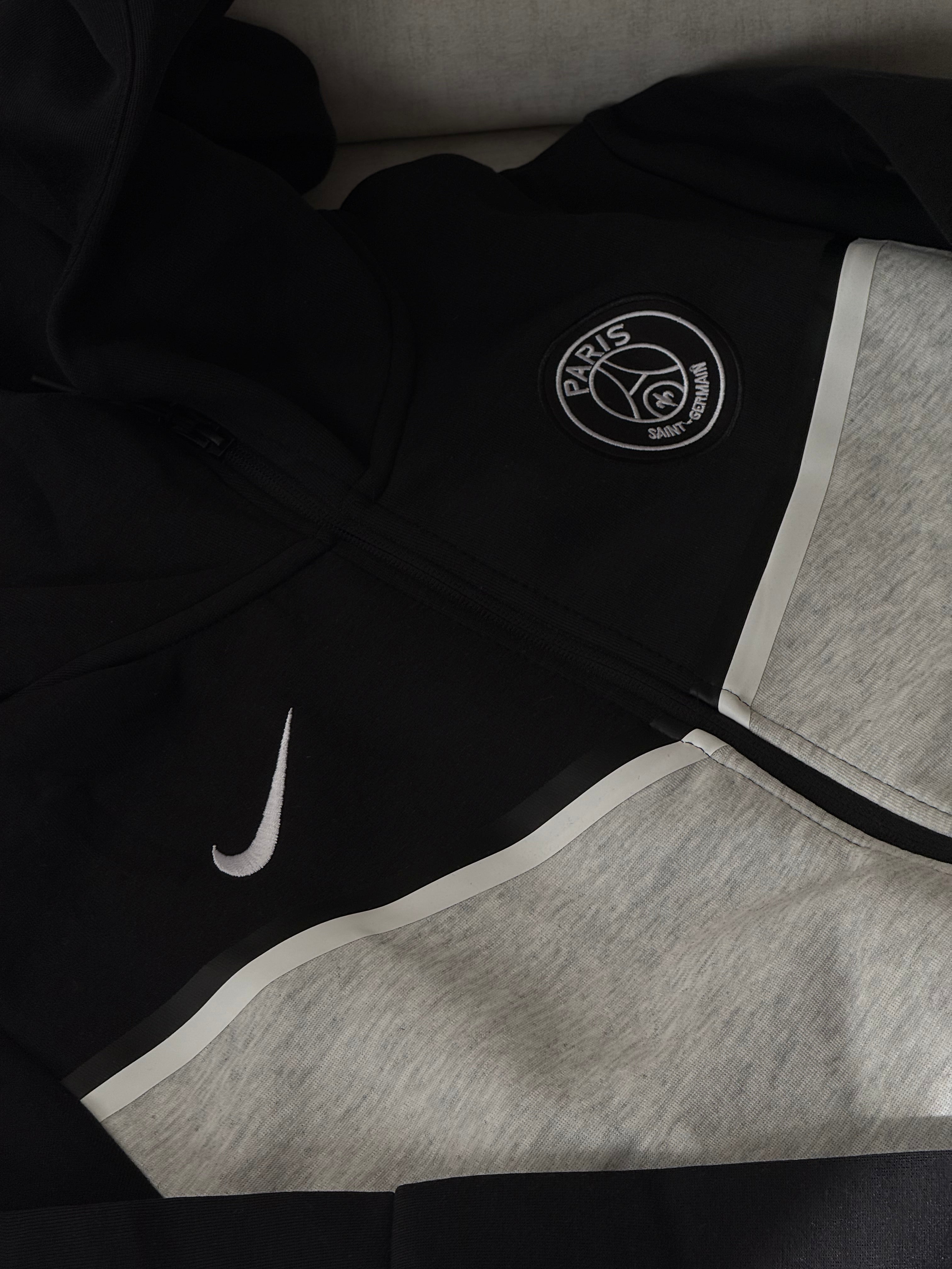 Chaqueta Nike PSG Tech “Black/Grey”