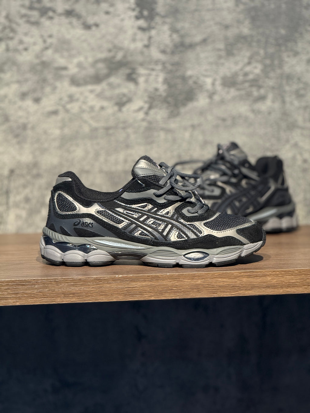 Asics Gel-NYC en gris y negro grafito