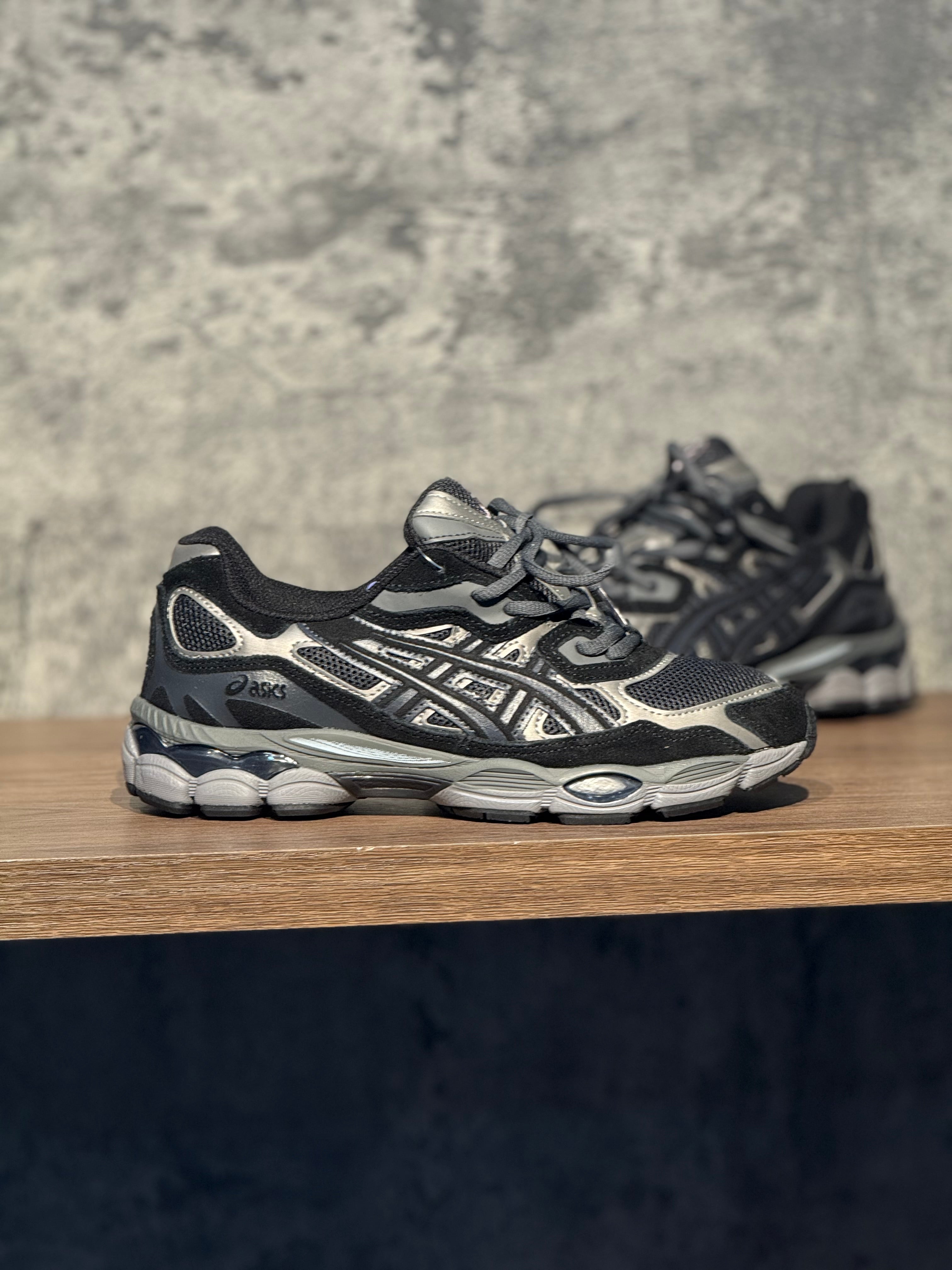 Asics Gel-NYC en gris y negro grafito