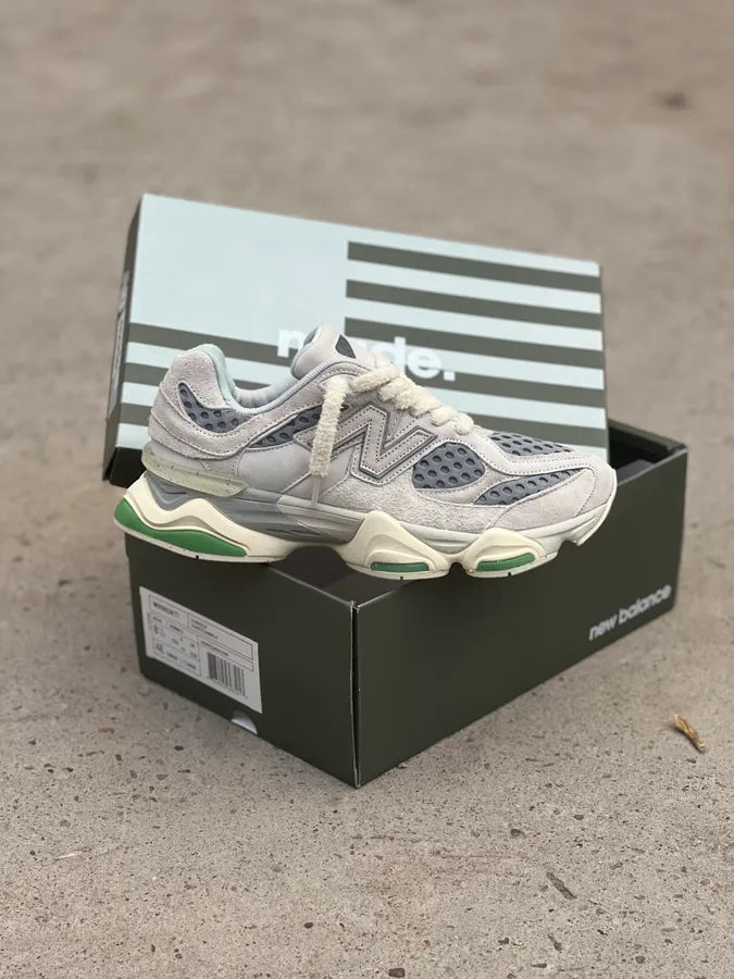 New Balance 9060 B&W