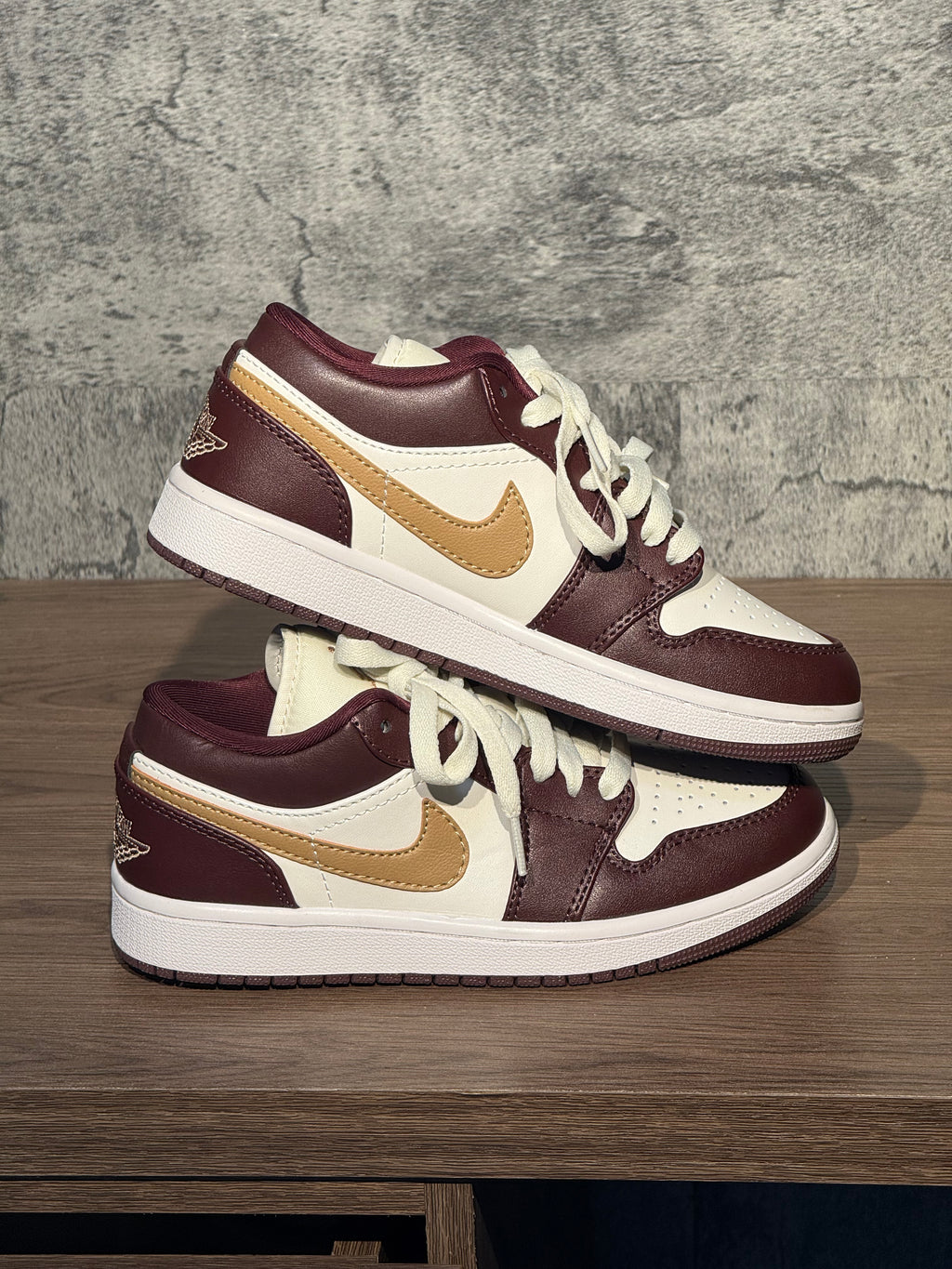 Jordan Retro 1 Low “Vinotinto”