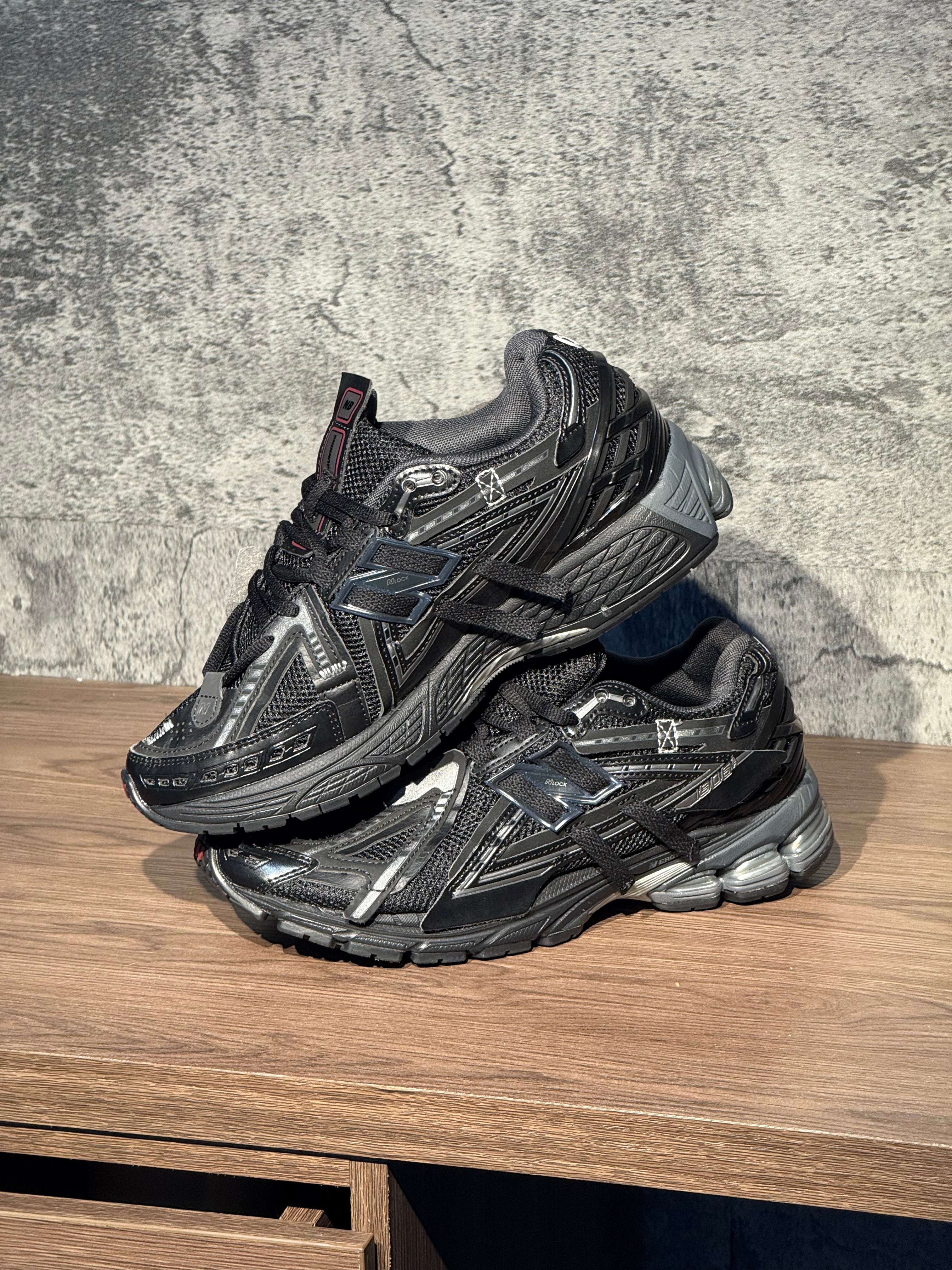 New Balance 1906R “Black/Silver”